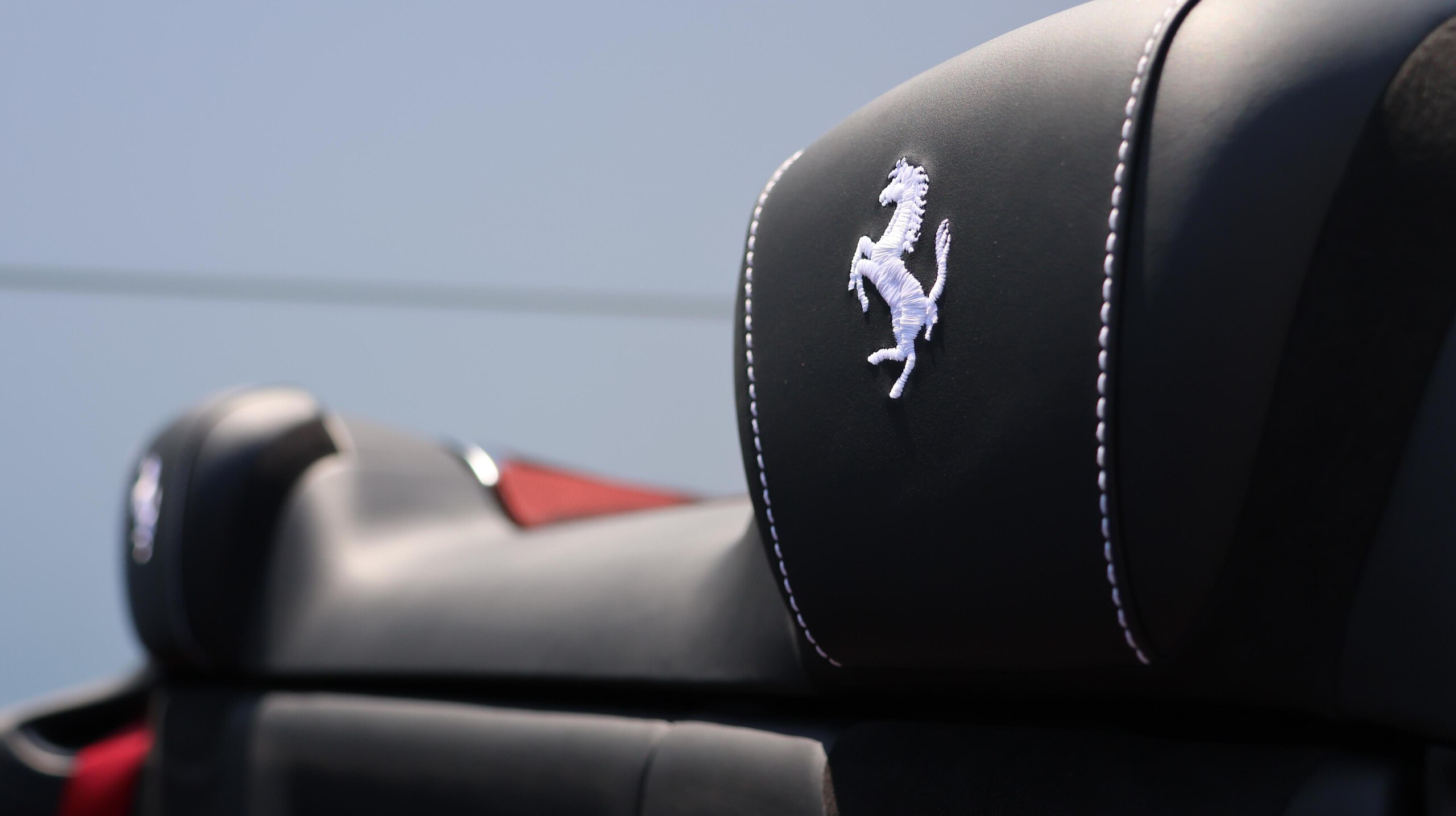 2025 Ferrari Roma — Photo 18 / 41