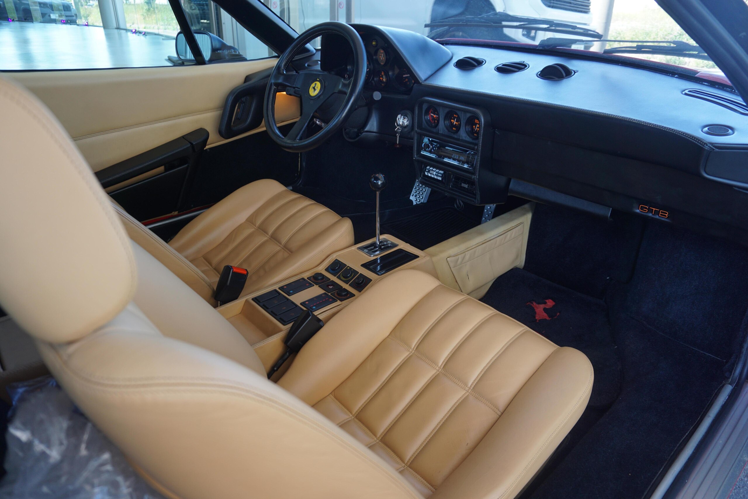 1988 Ferrari 328 GTB — Photo 15 / 18