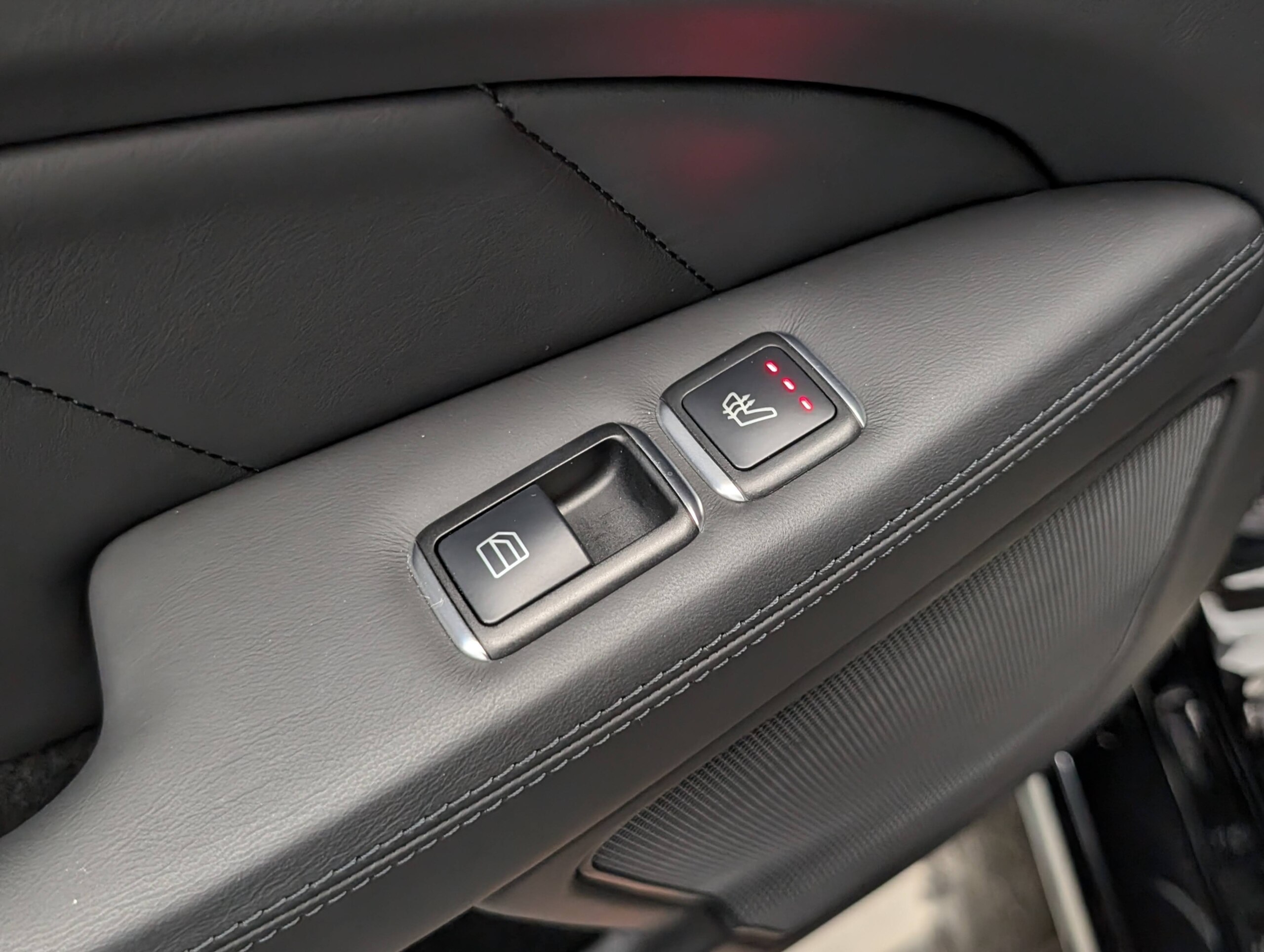 2012 Mercedes Benz CLS63 AMG — Photo 33 / 38