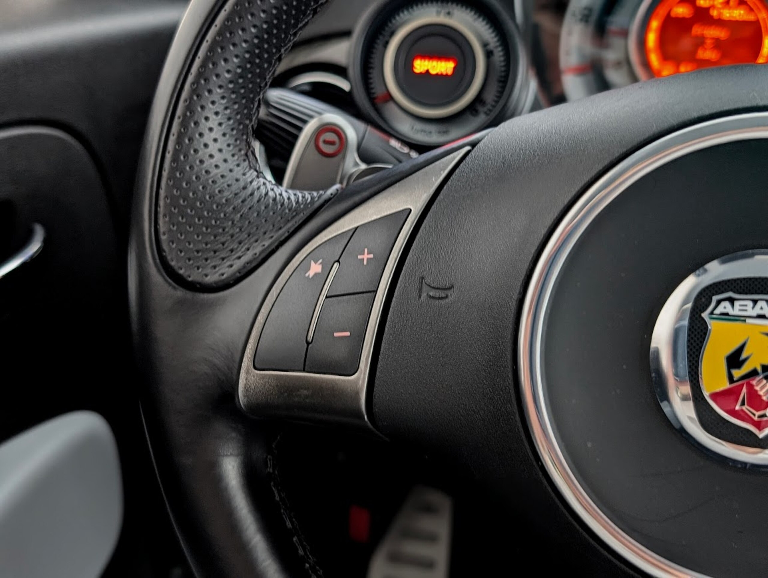 2011 Abarth 695 Tributo Ferrari — Photo 23 / 35