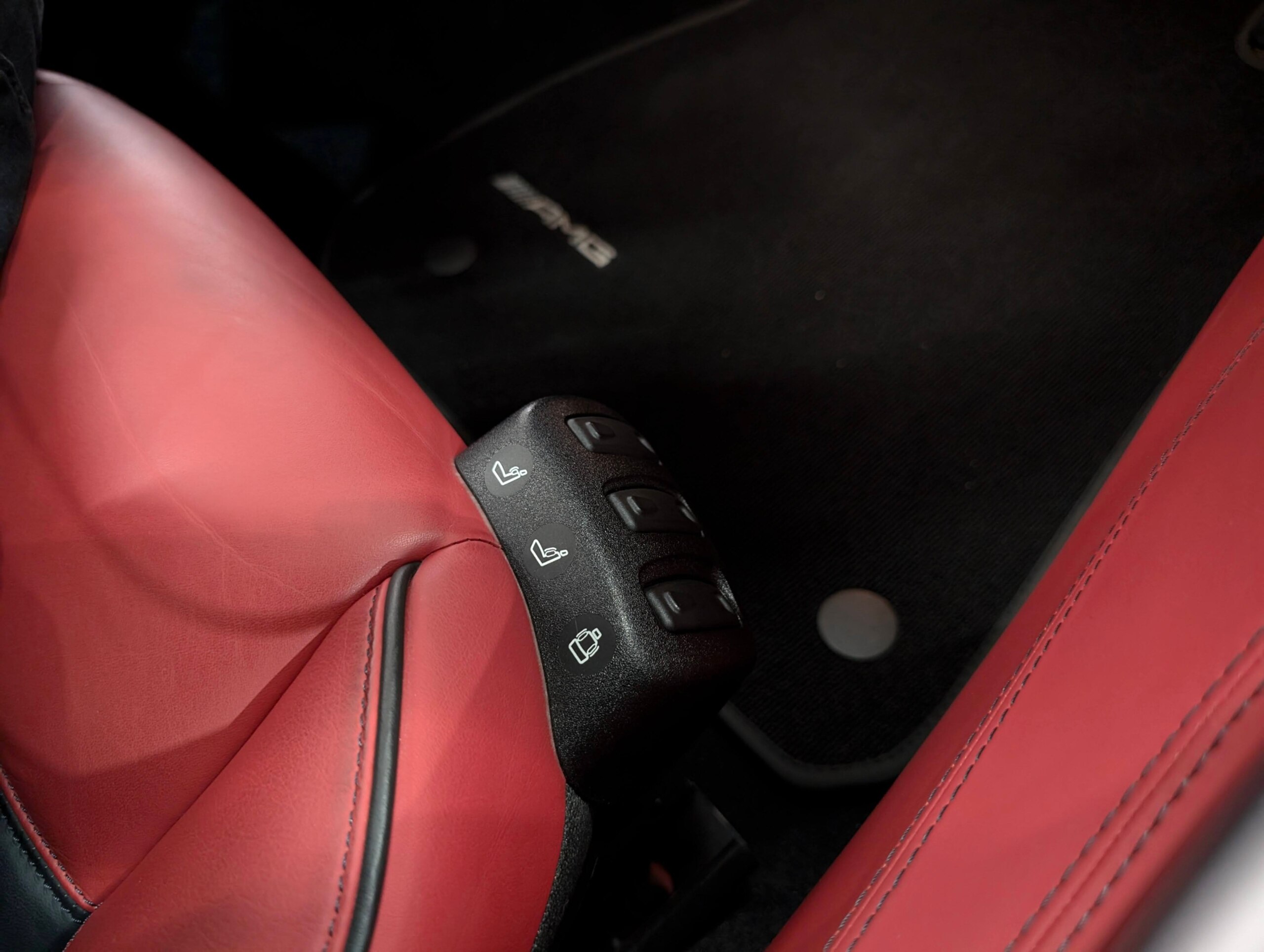 2010 Mercedes Benz SLS AMG — Photo 15 / 19