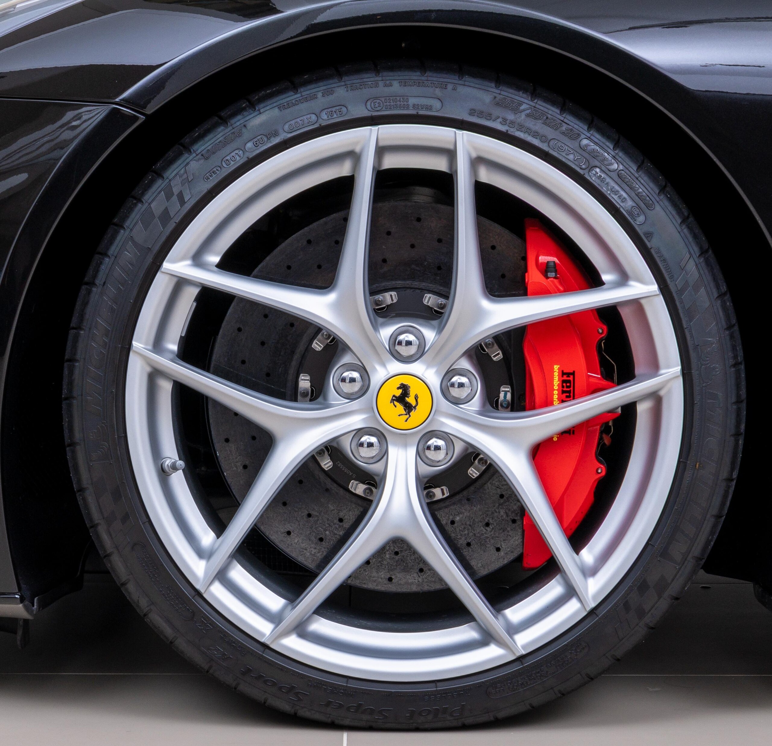 2016 Ferrari F12 Berlinetta — Photo 16 / 19