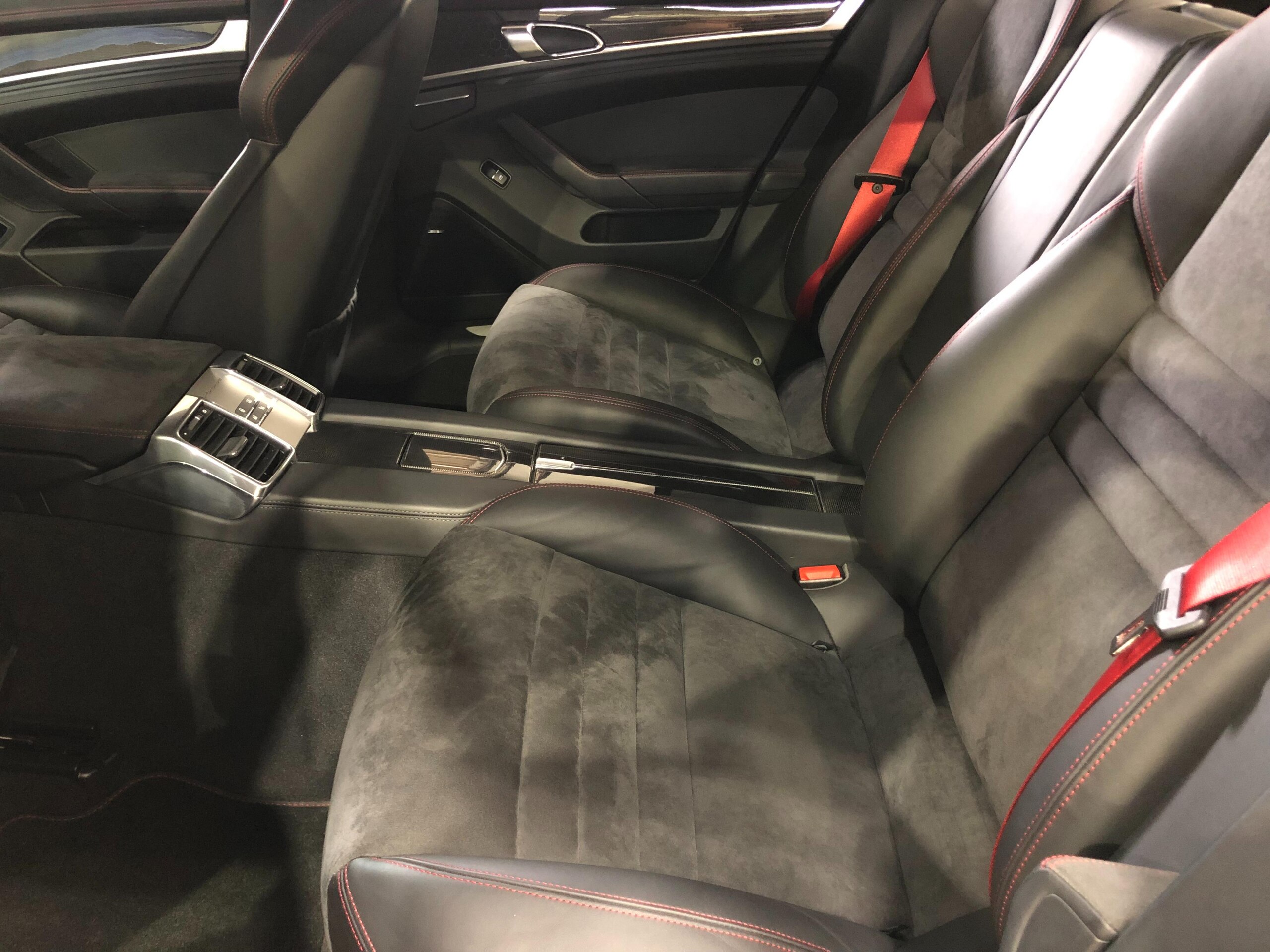 2012 Porsche Panamera GTS — Photo 30 / 32