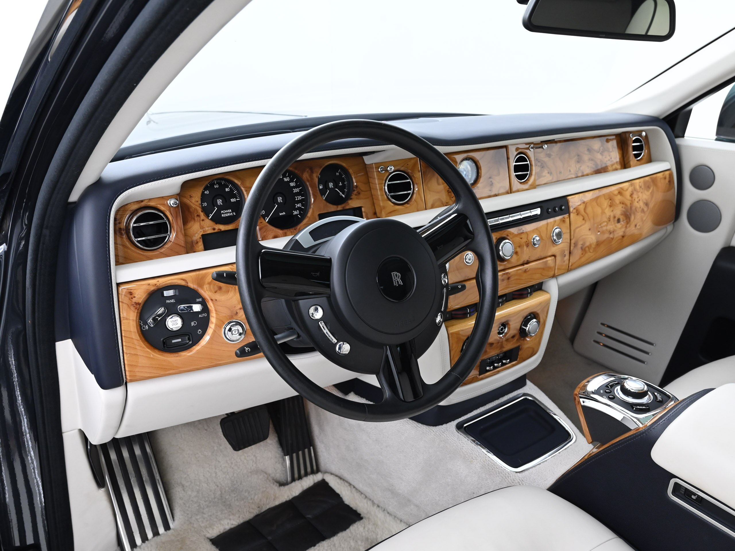 2015 Rolls-Royce Phantom — Photo 8 / 27