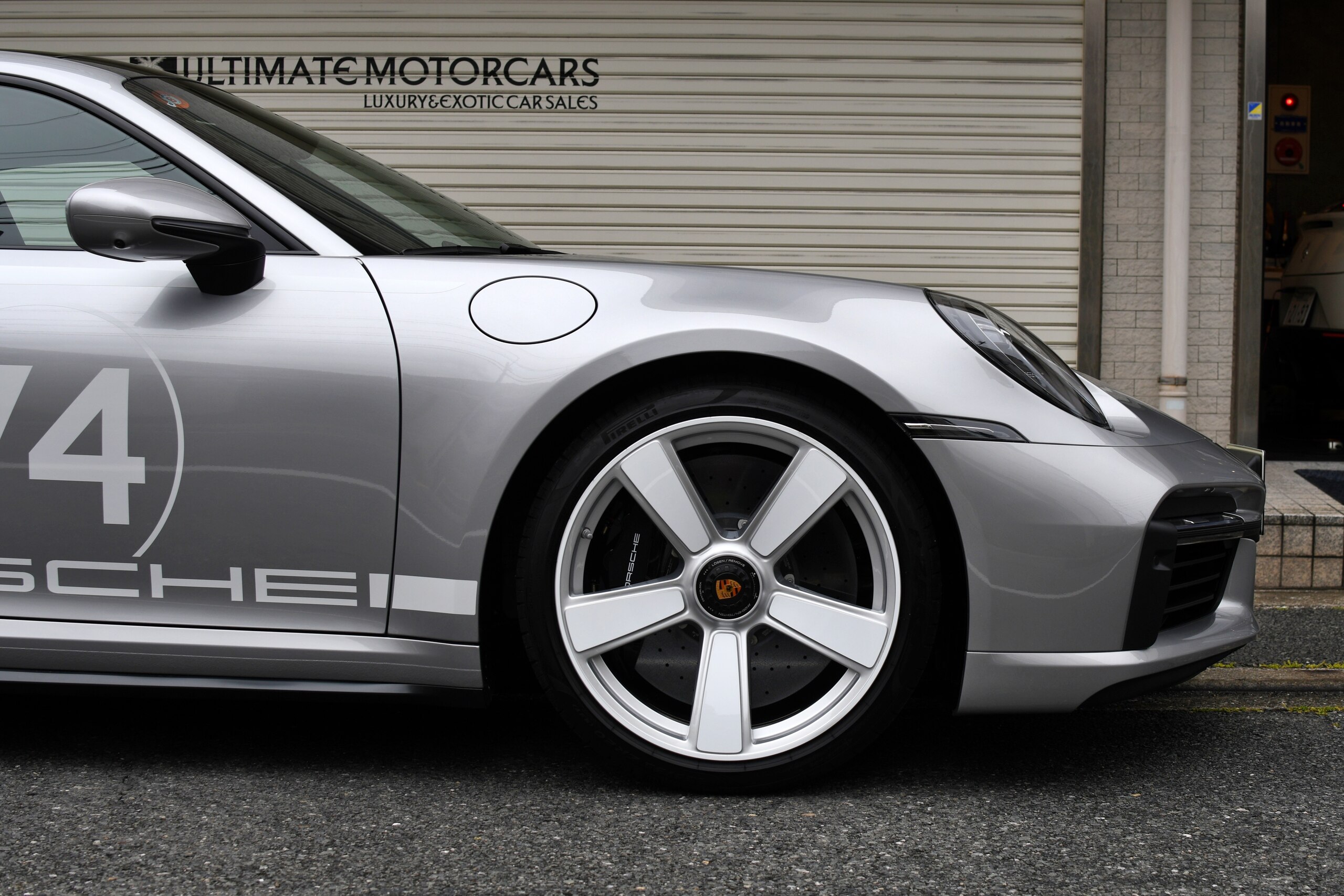 2025 Porsche 911 Turbo — Photo 34 / 44
