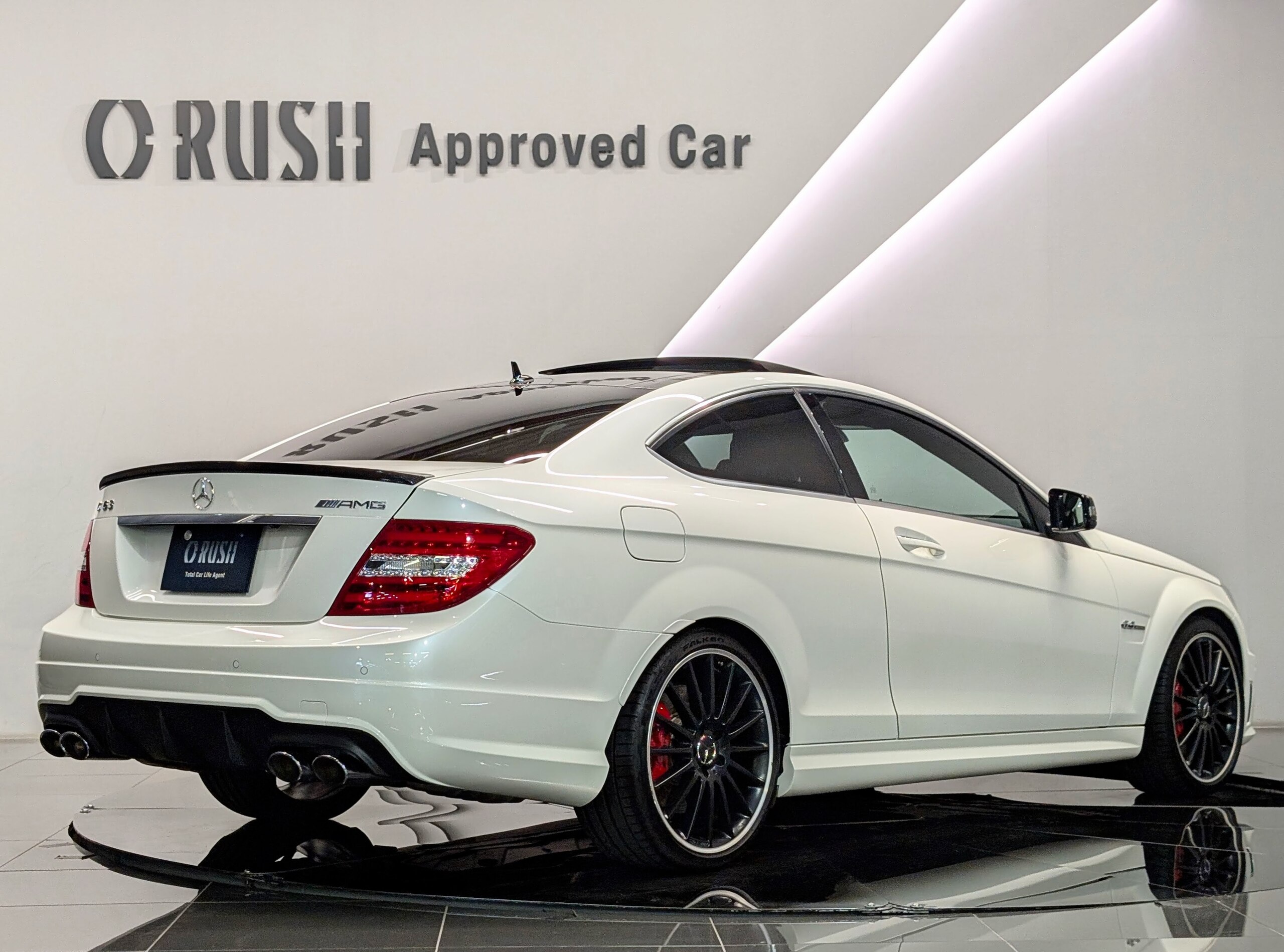2012 Mercedes Benz C63 AMG — Photo 6 / 21