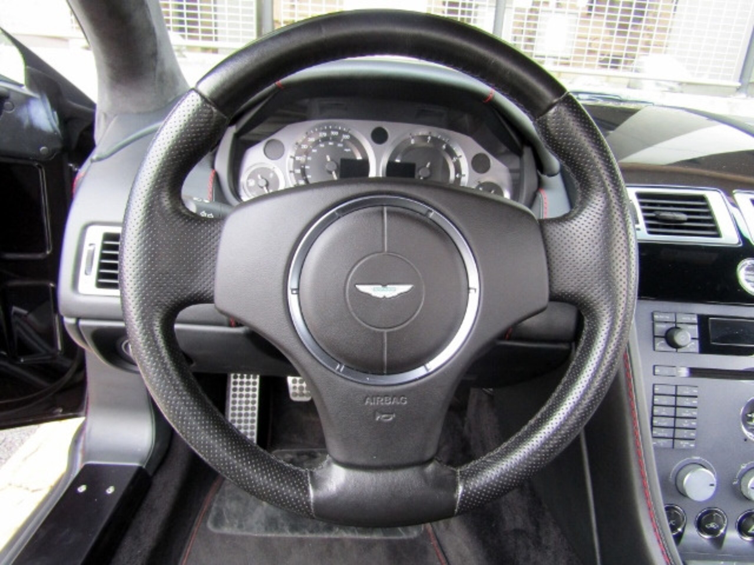 2006 Aston Martin Vantage — Photo 10 / 15