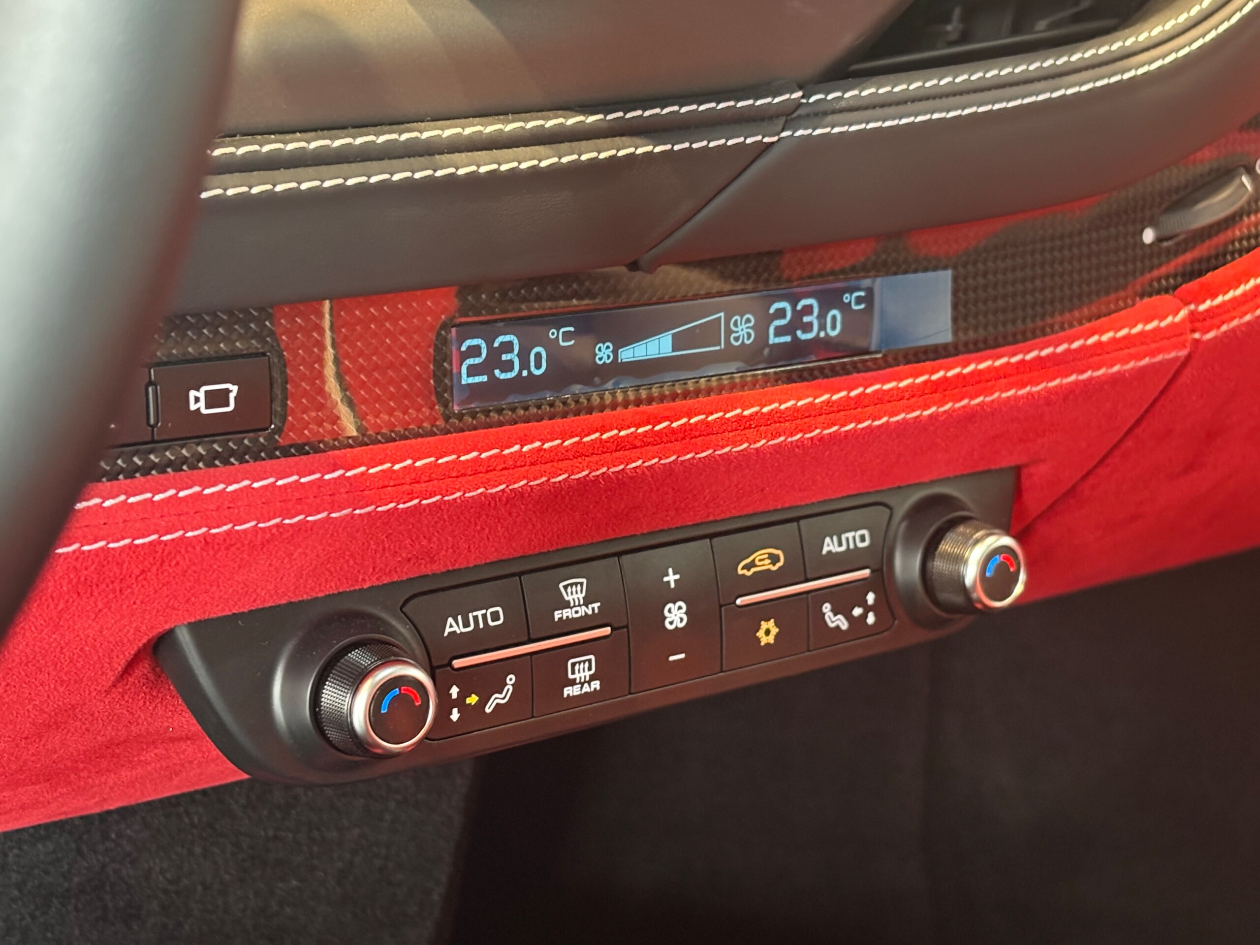 2022 Ferrari F8 Spider — Photo 11 / 23