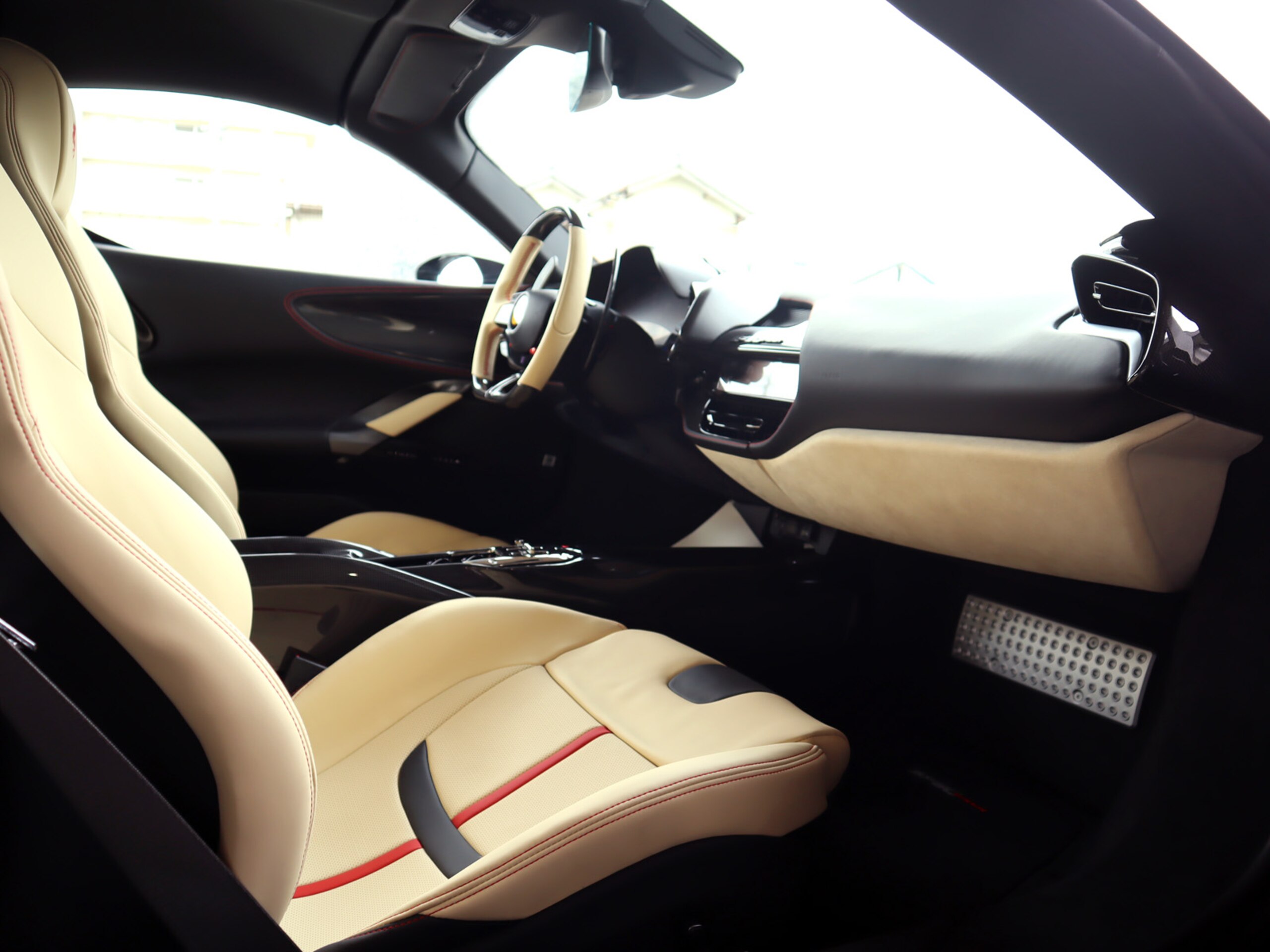 2023 Ferrari SF90 Spider — Photo 11 / 15