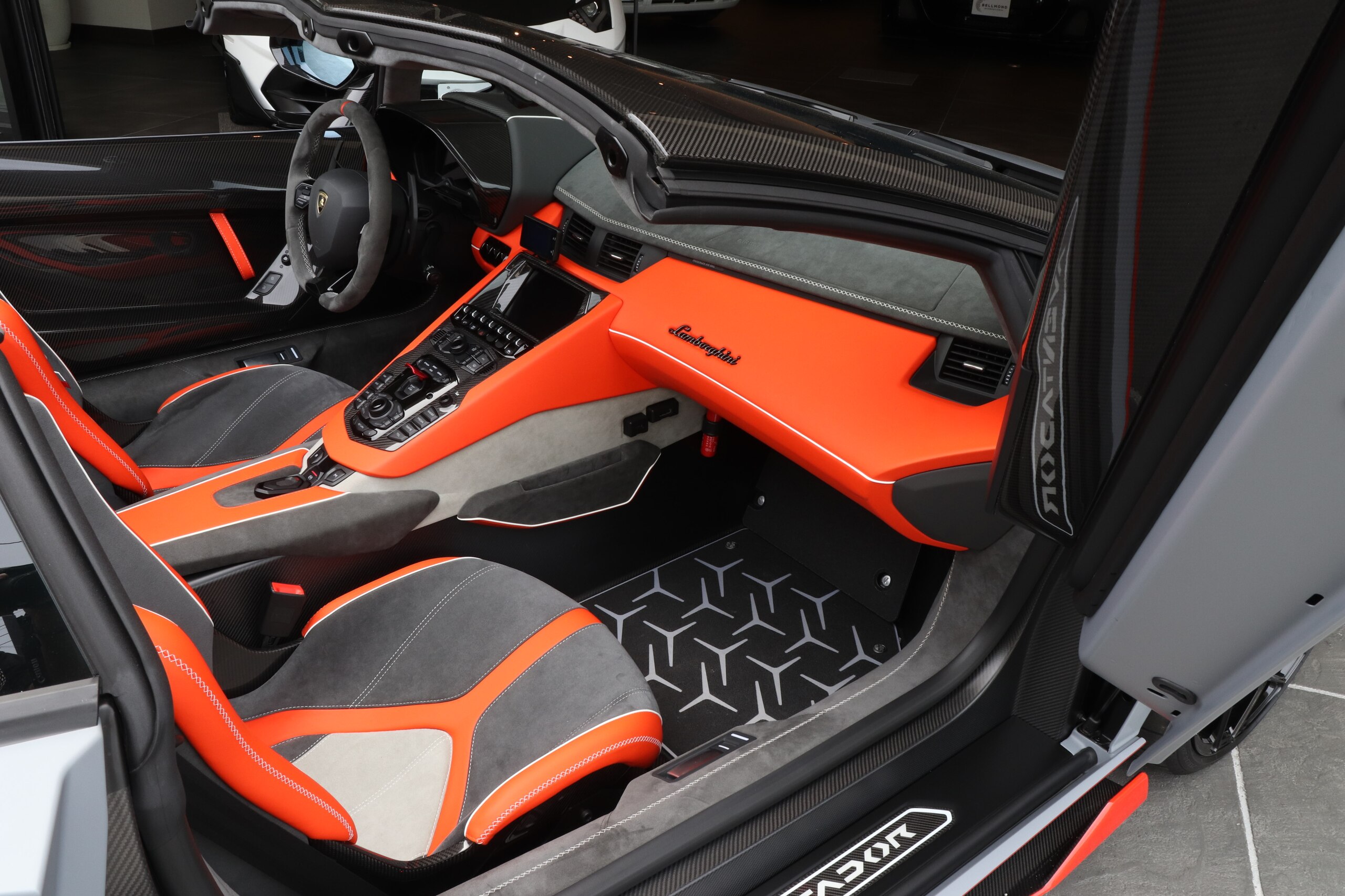 2021 Lamborghini Aventador Roadster SVJ 63 — Photo 17 / 21