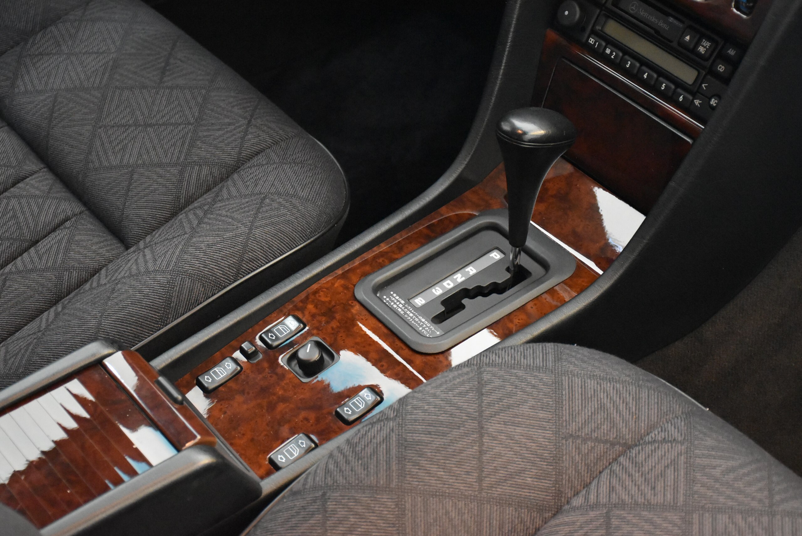 1995 Mercedes Benz E320 — Photo 10 / 14