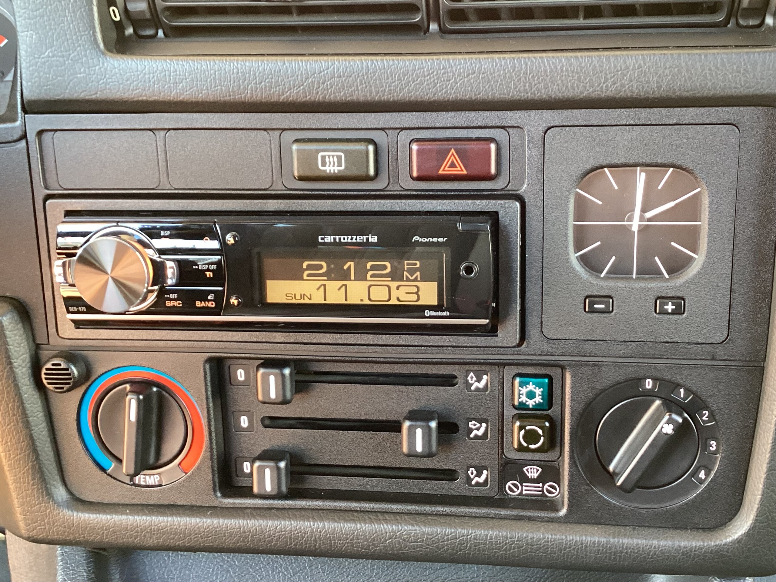 1990 BMW 325i Coupe — Photo 12 / 18