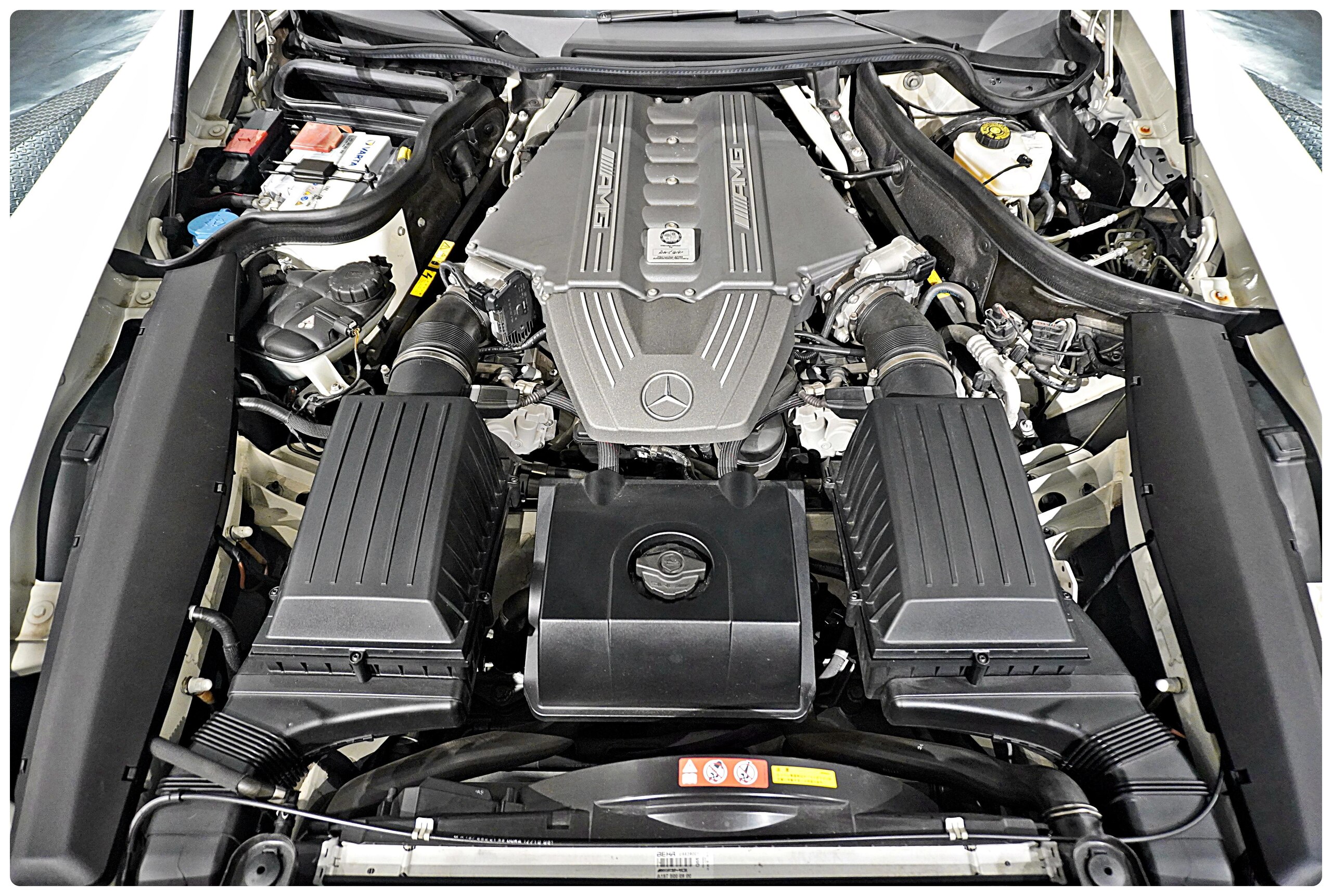 2010 Mercedes Benz SLS AMG — Photo 36 / 38