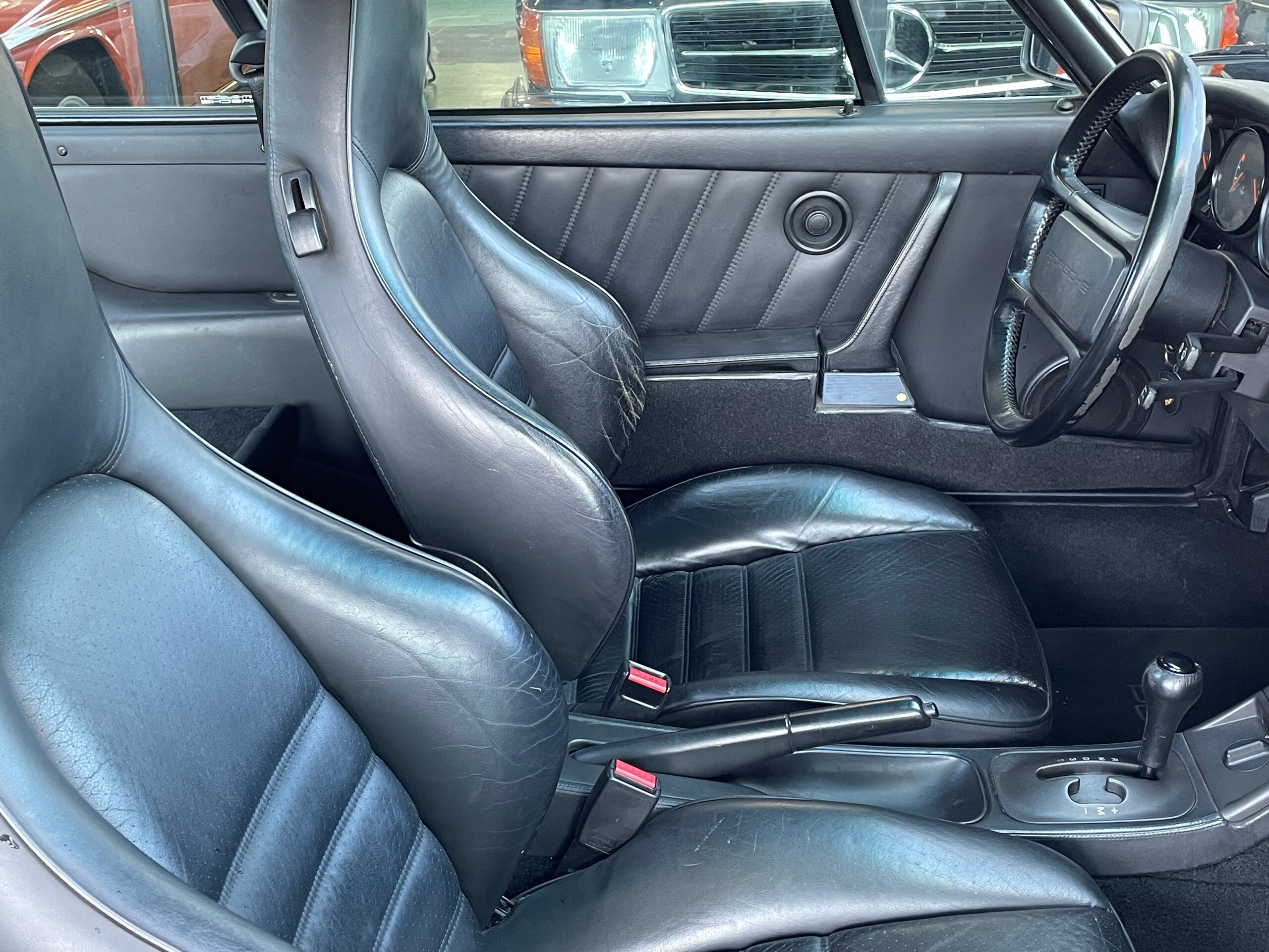 1991 Porsche 911 Carrera 2 — Photo 6 / 8