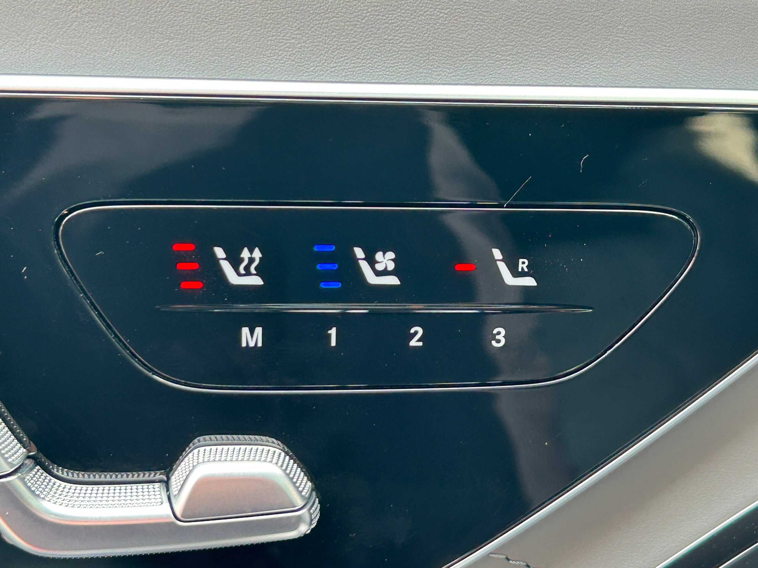 2025 Mercedes Benz Maybach S680 — Photo 21 / 40
