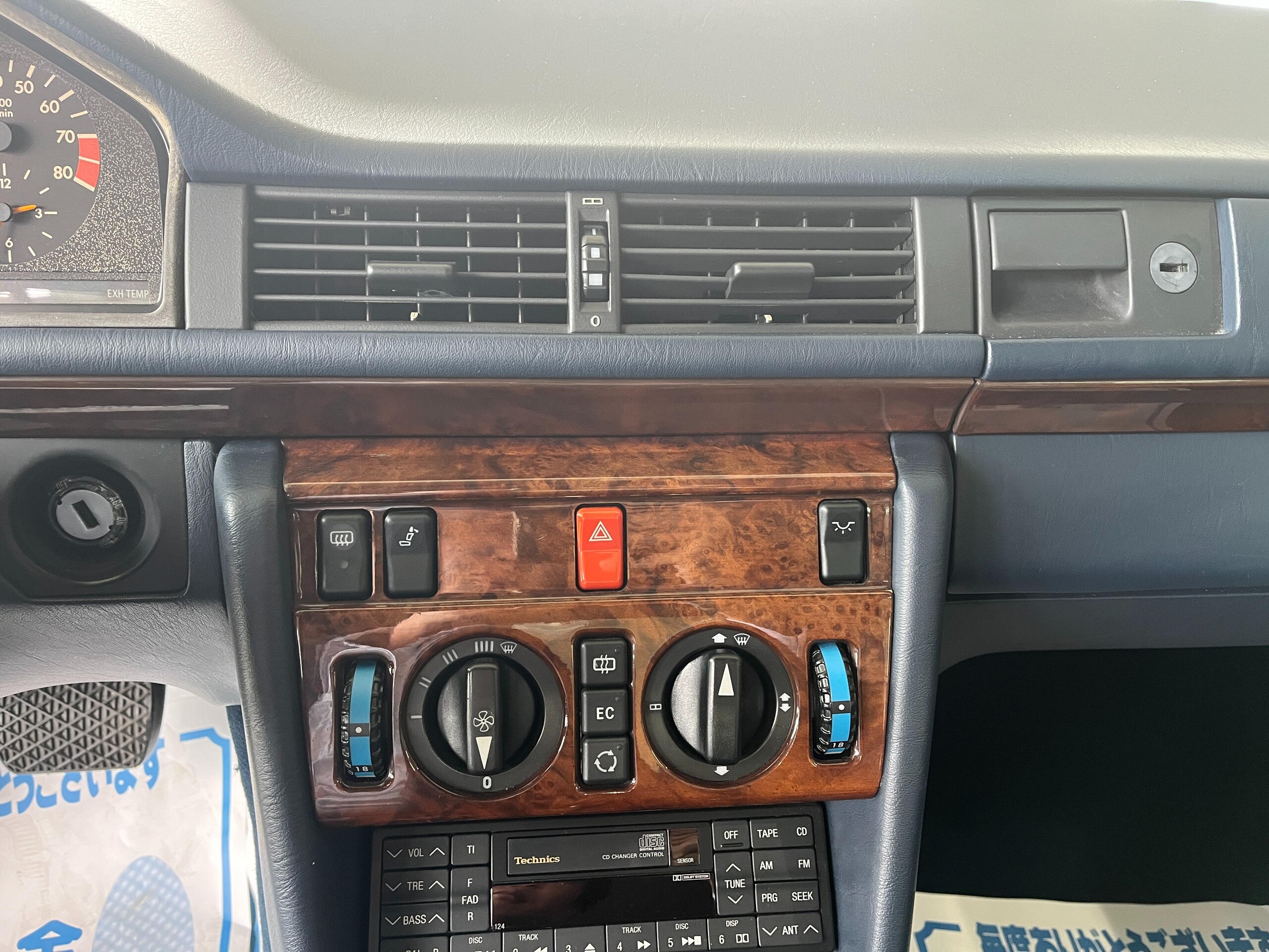 1991 Mercedes Benz 300CE-24 — Photo 11 / 18