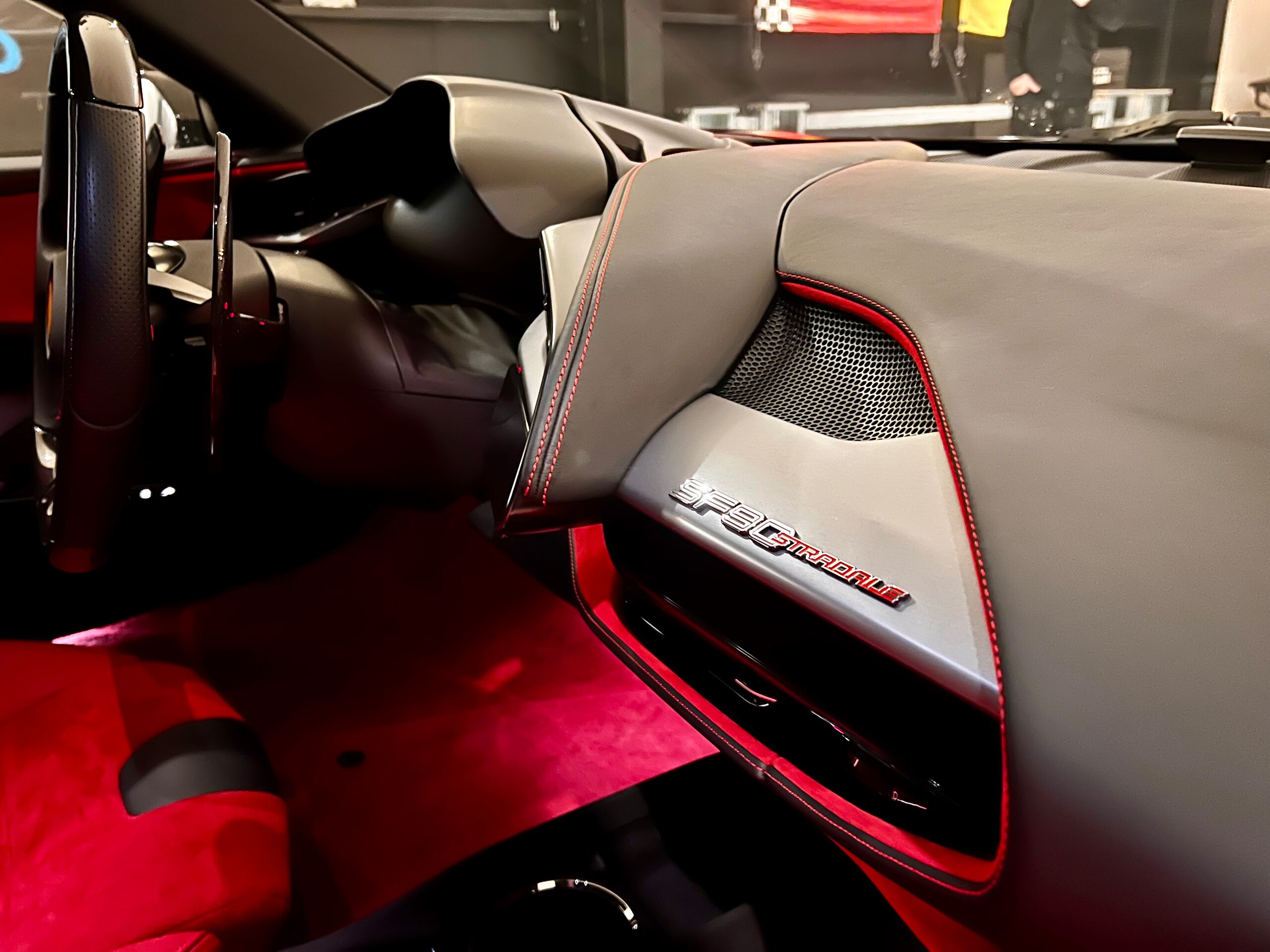 2021 Ferrari SF90 Stradale — Photo 12 / 17