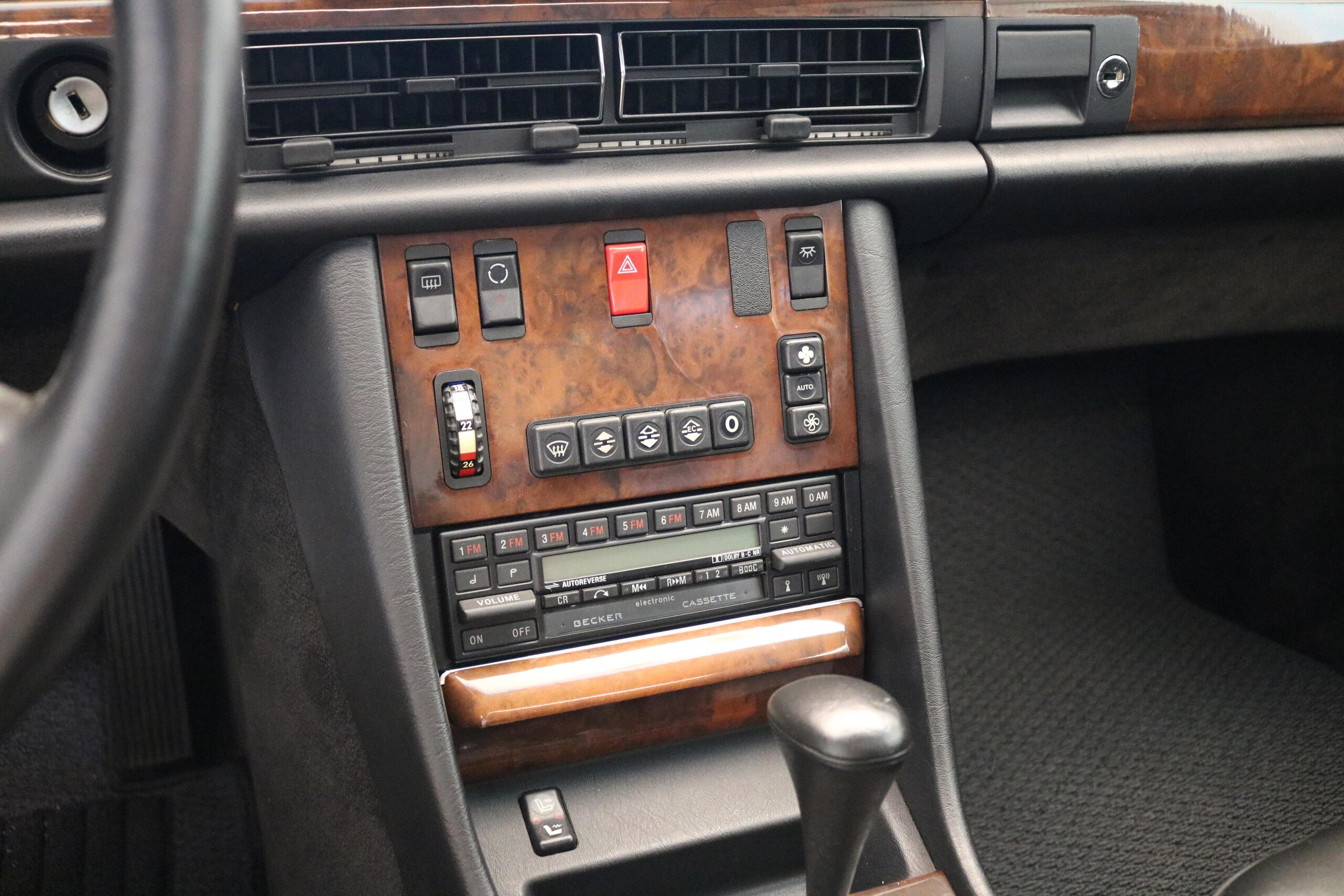 1989 Mercedes Benz 560SEC — Photo 8 / 14