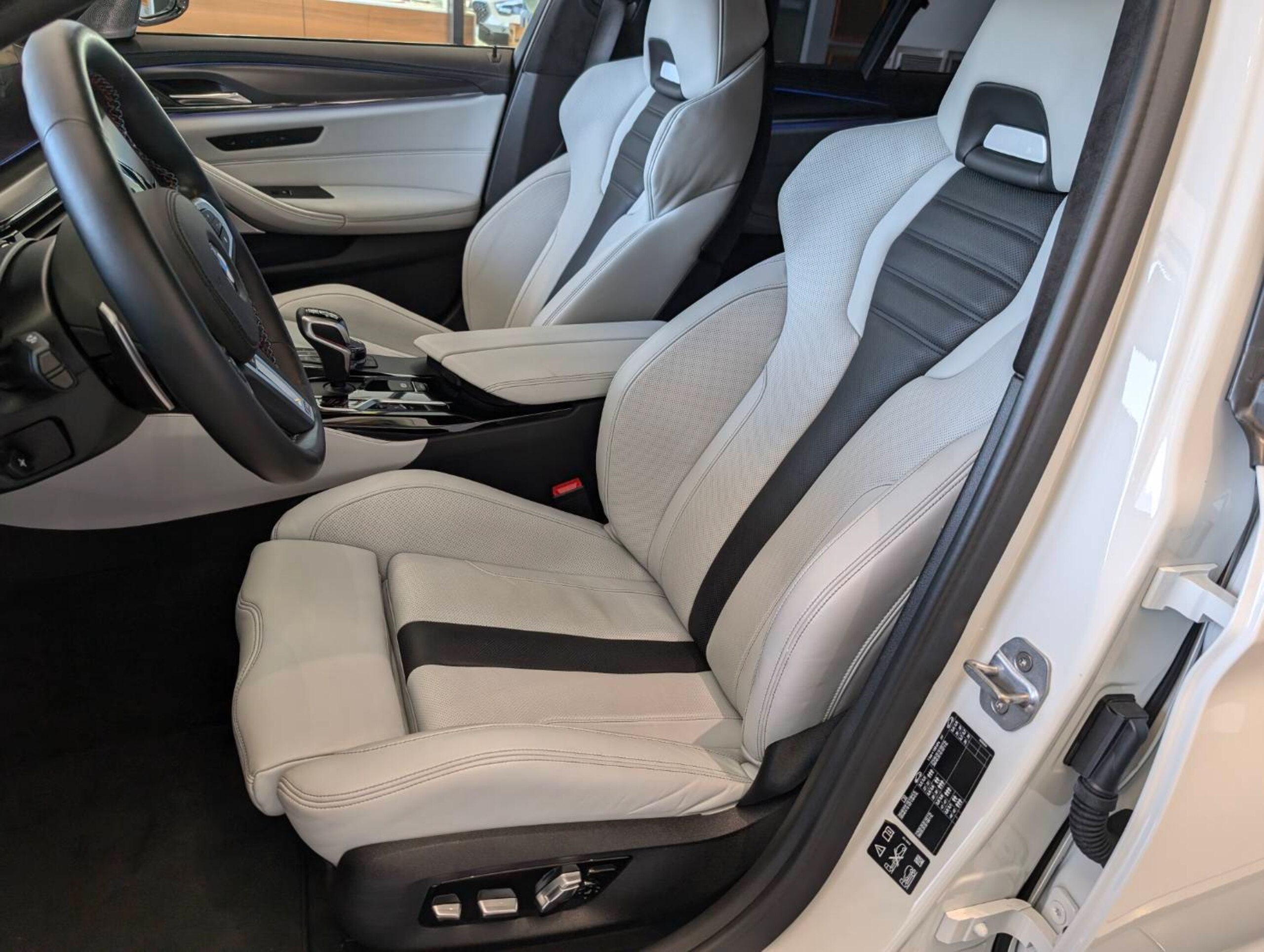 2018 BMW M5 — Photo 7 / 16