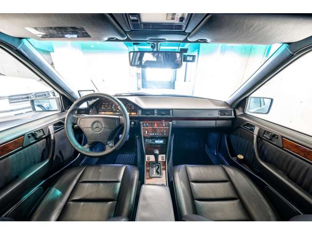 1994 Mercedes Benz E500 — Photo 10 / 23