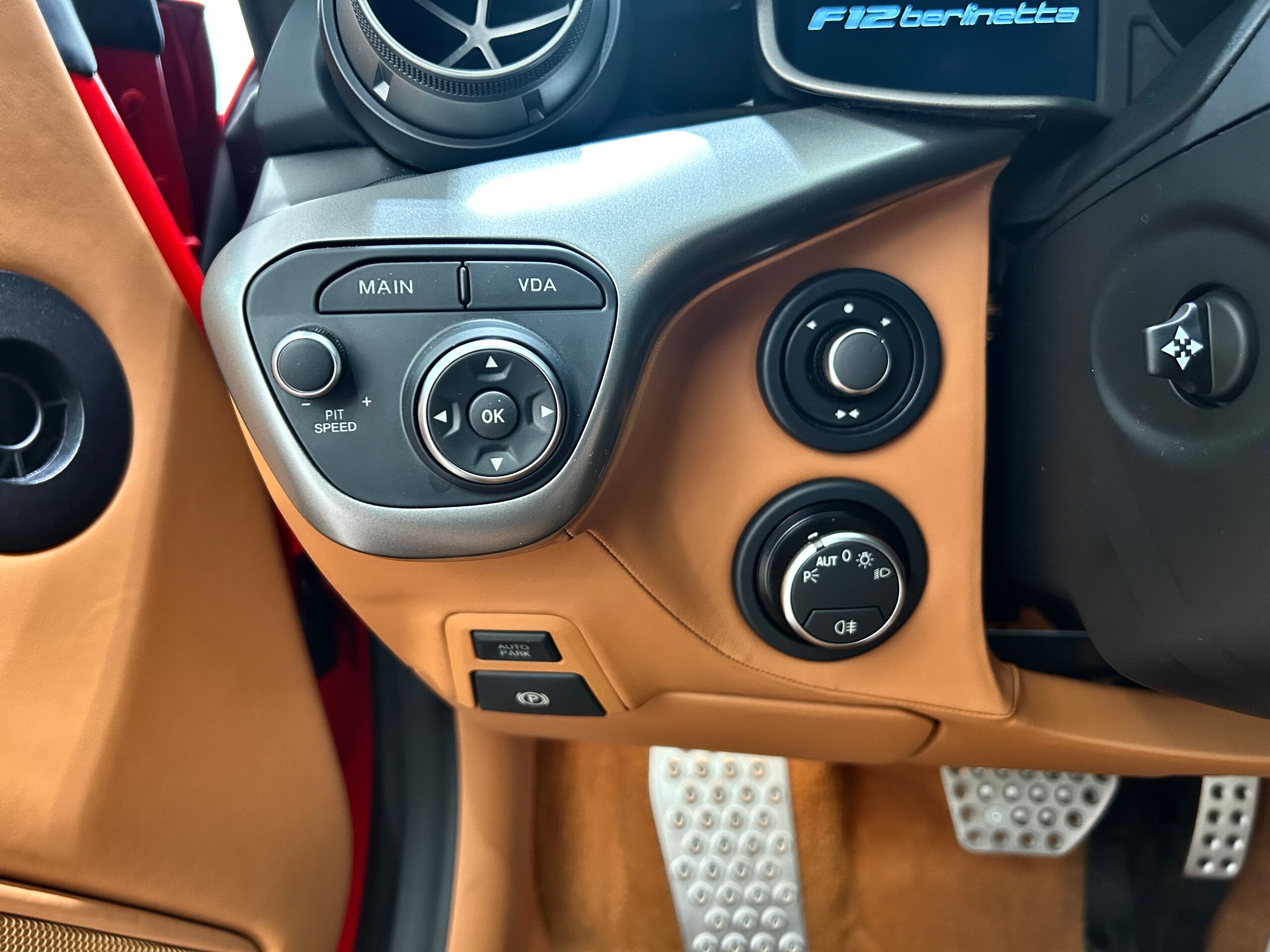 2014 Ferrari F12 Berlinetta — Photo 9 / 18