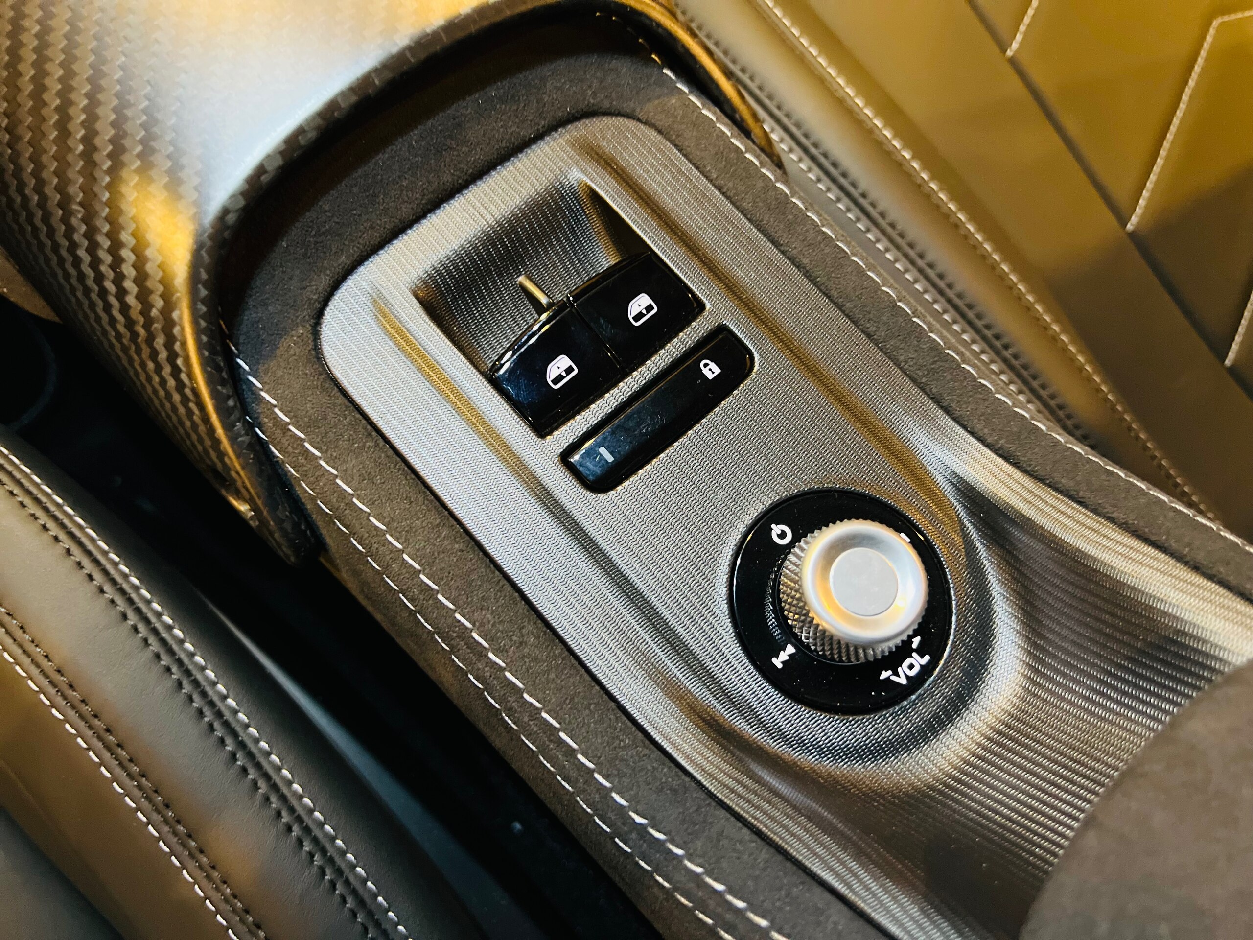 2022 Maserati MC20 — Photo 13 / 21