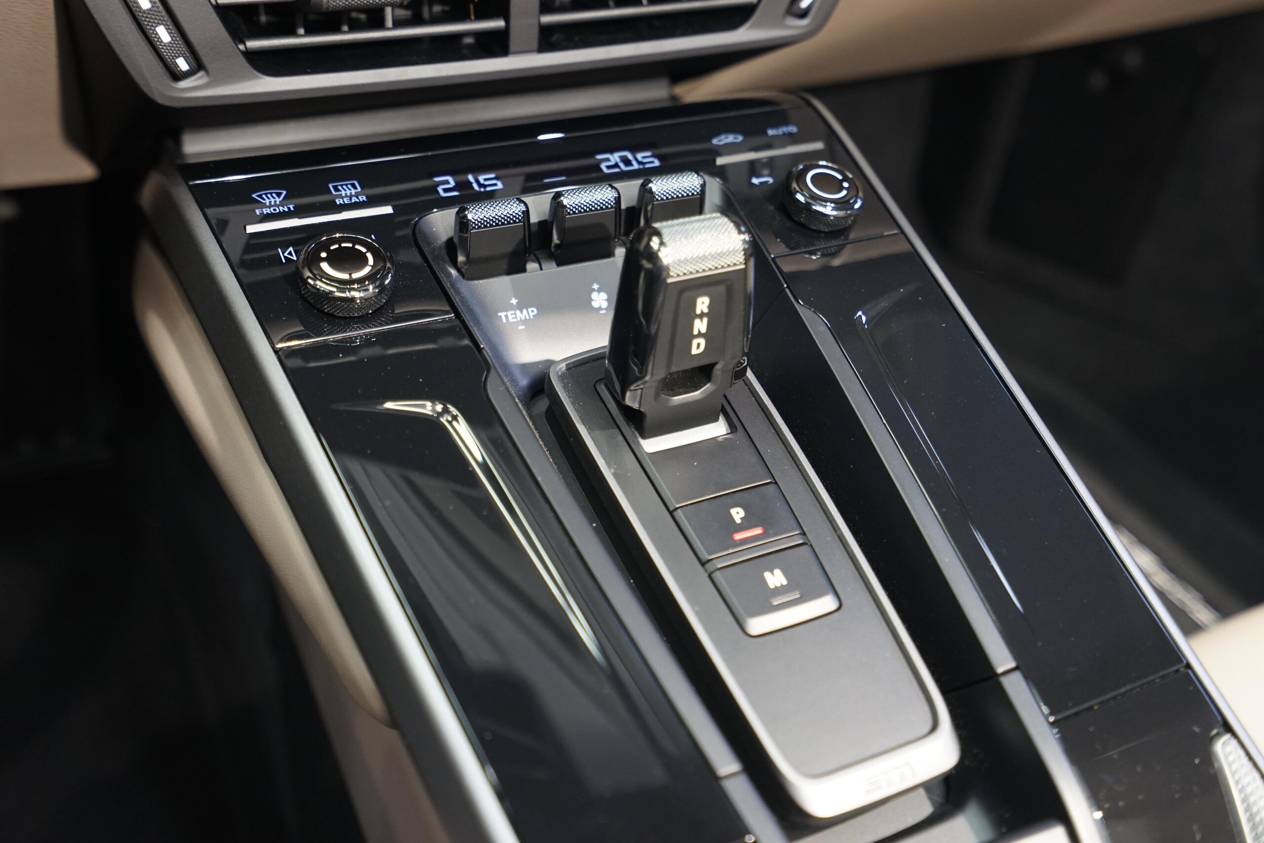 2024 Porsche 911 Carrera Cabriolet — Photo 14 / 20
