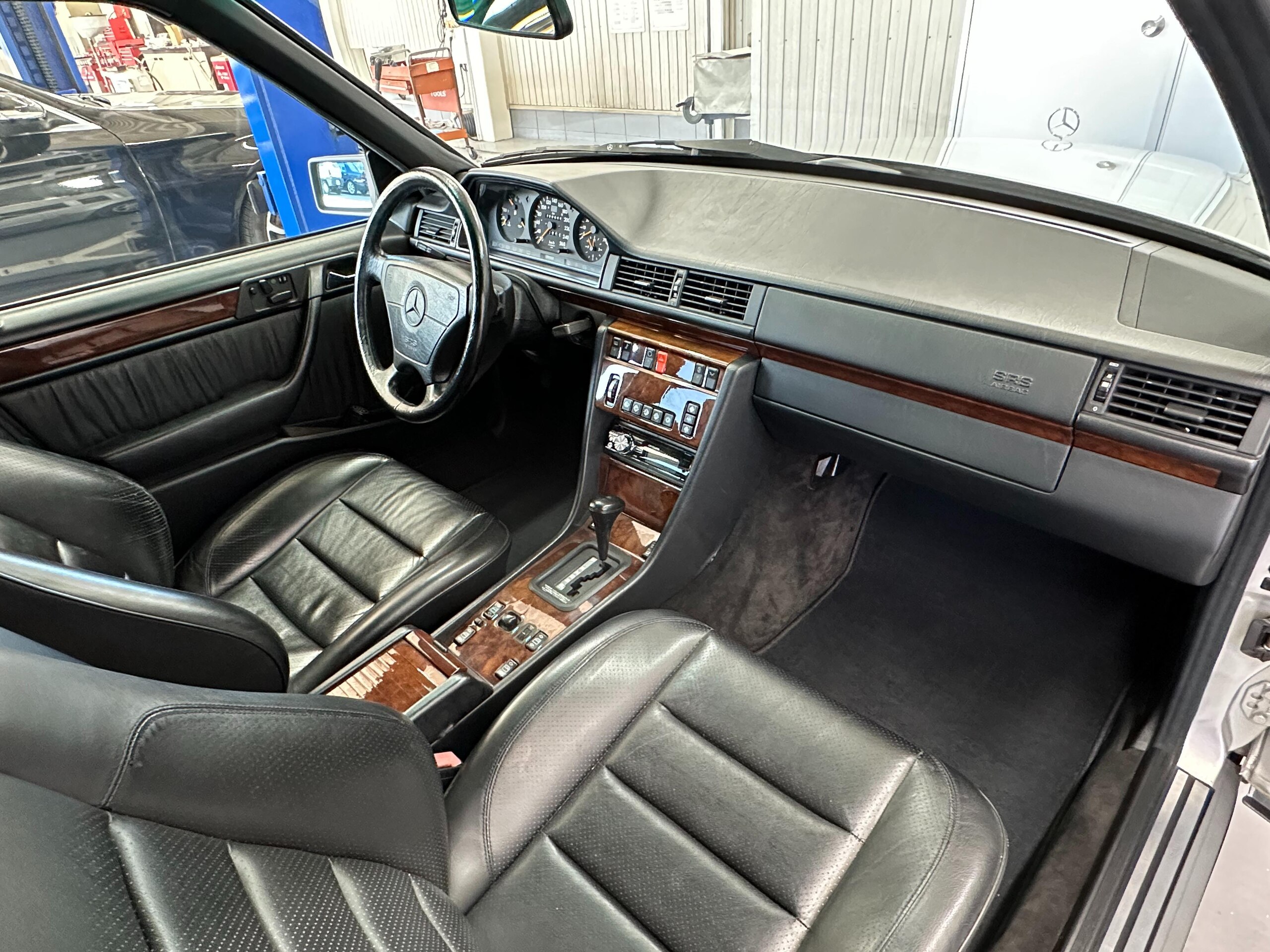 1993 Mercedes Benz E500 — Photo 11 / 18