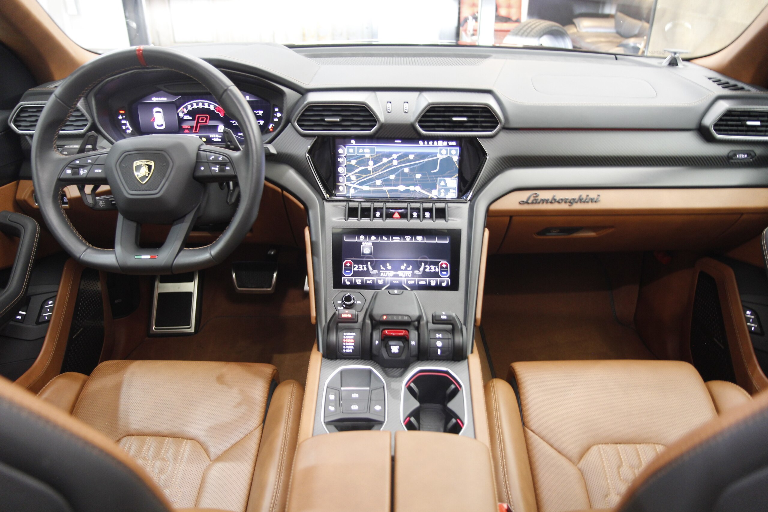 2023 Lamborghini Urus — Photo 7 / 24