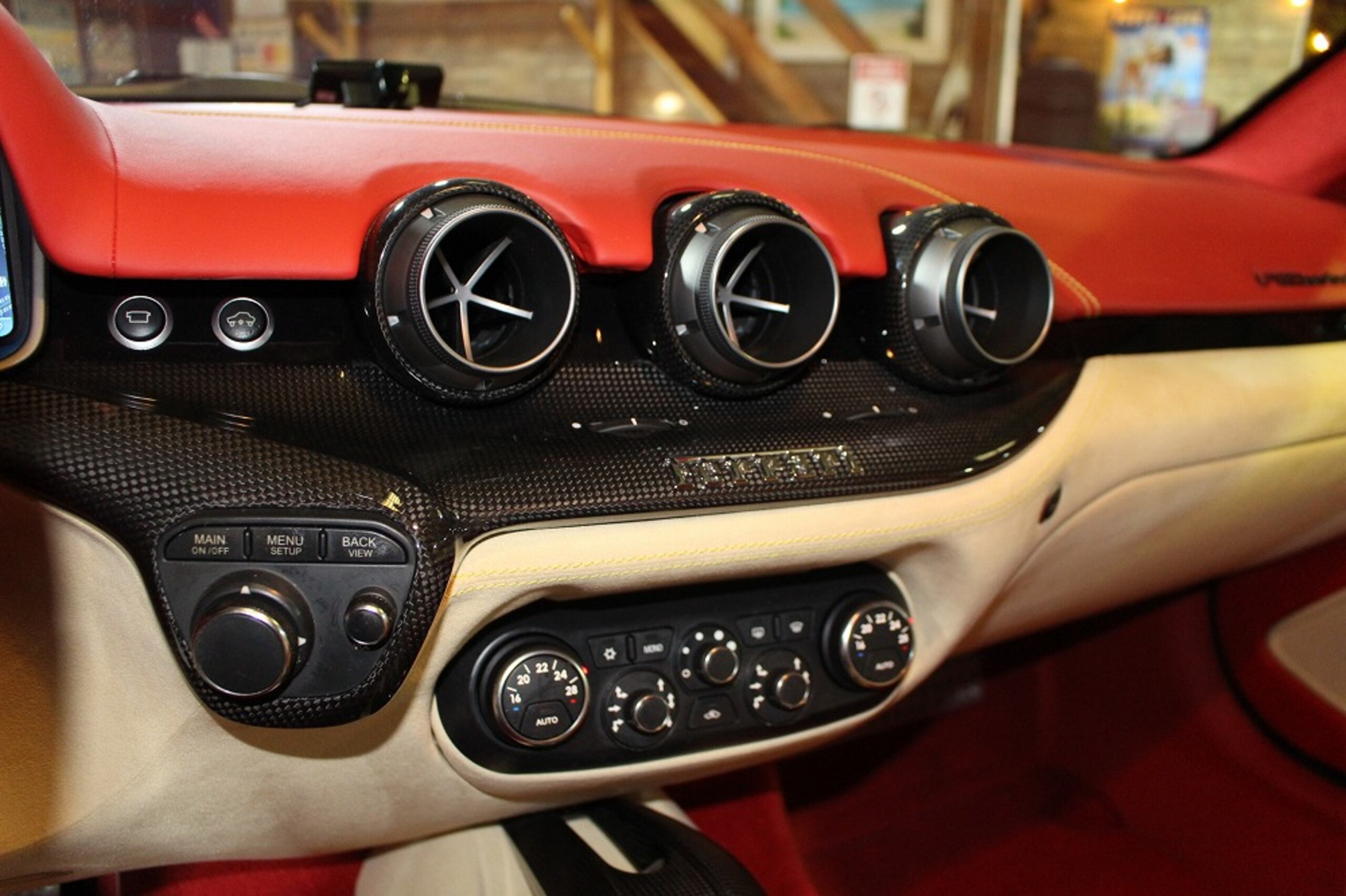 2014 Ferrari F12 Berlinetta — Photo 15 / 24