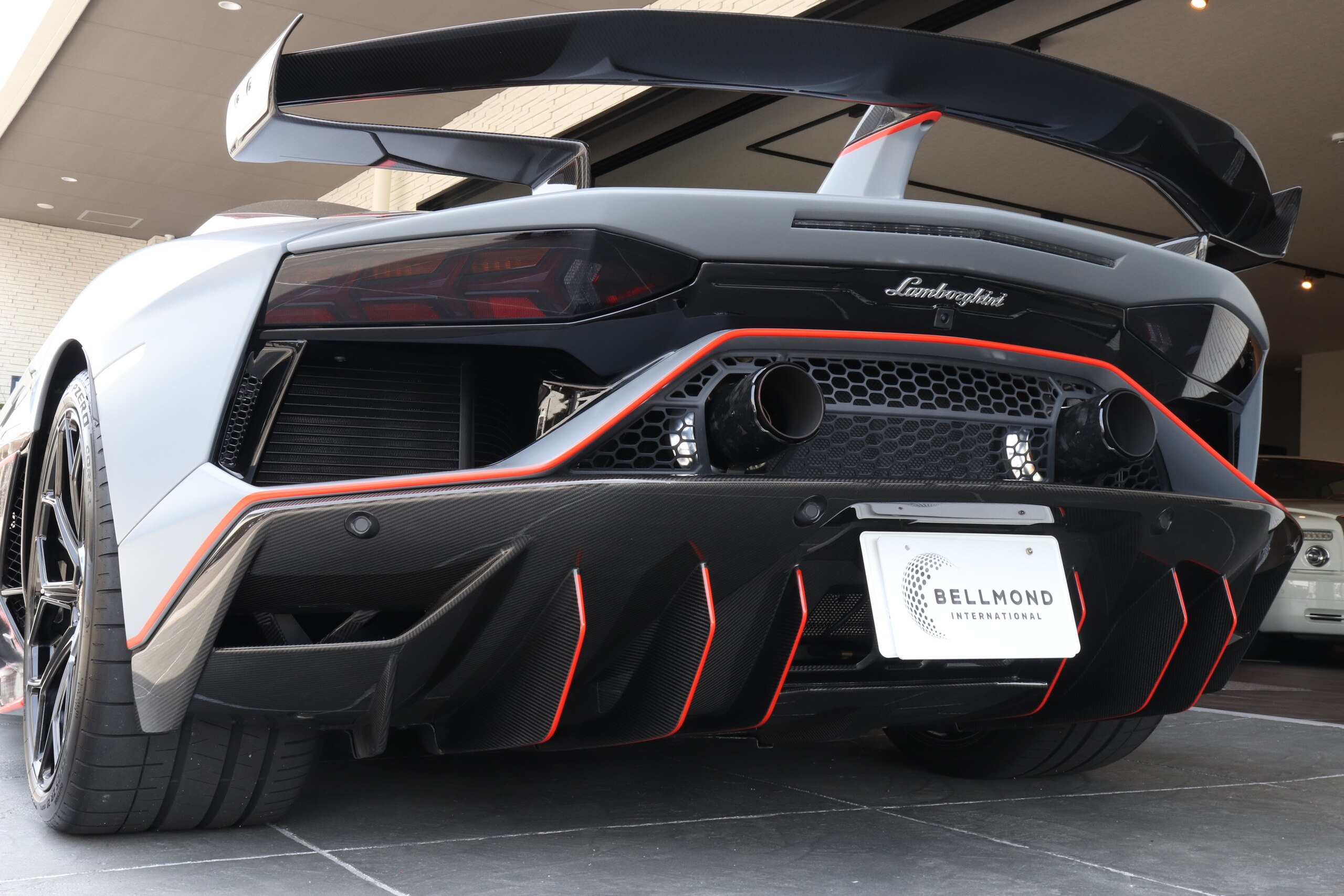 2021 Lamborghini Aventador Roadster SVJ 63 — Photo 6 / 21