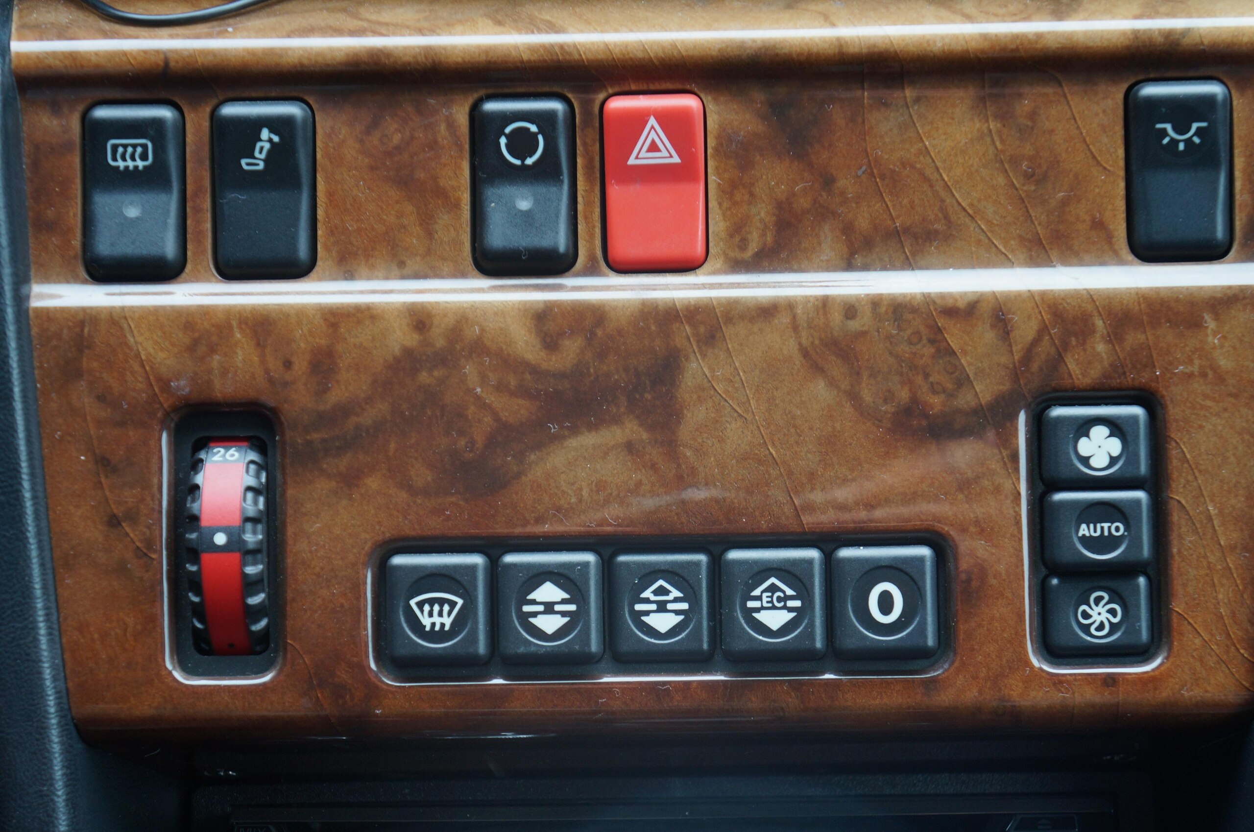 1994 Mercedes Benz E400 AMG — Photo 10 / 18