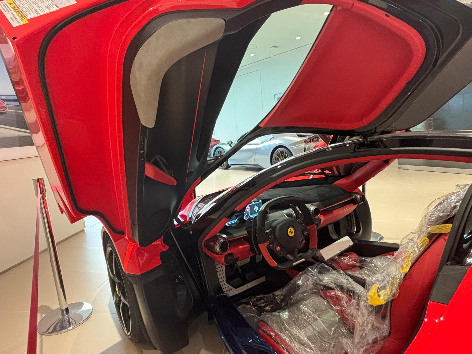2018 Ferrari LaFerrari — Photo 10 / 18