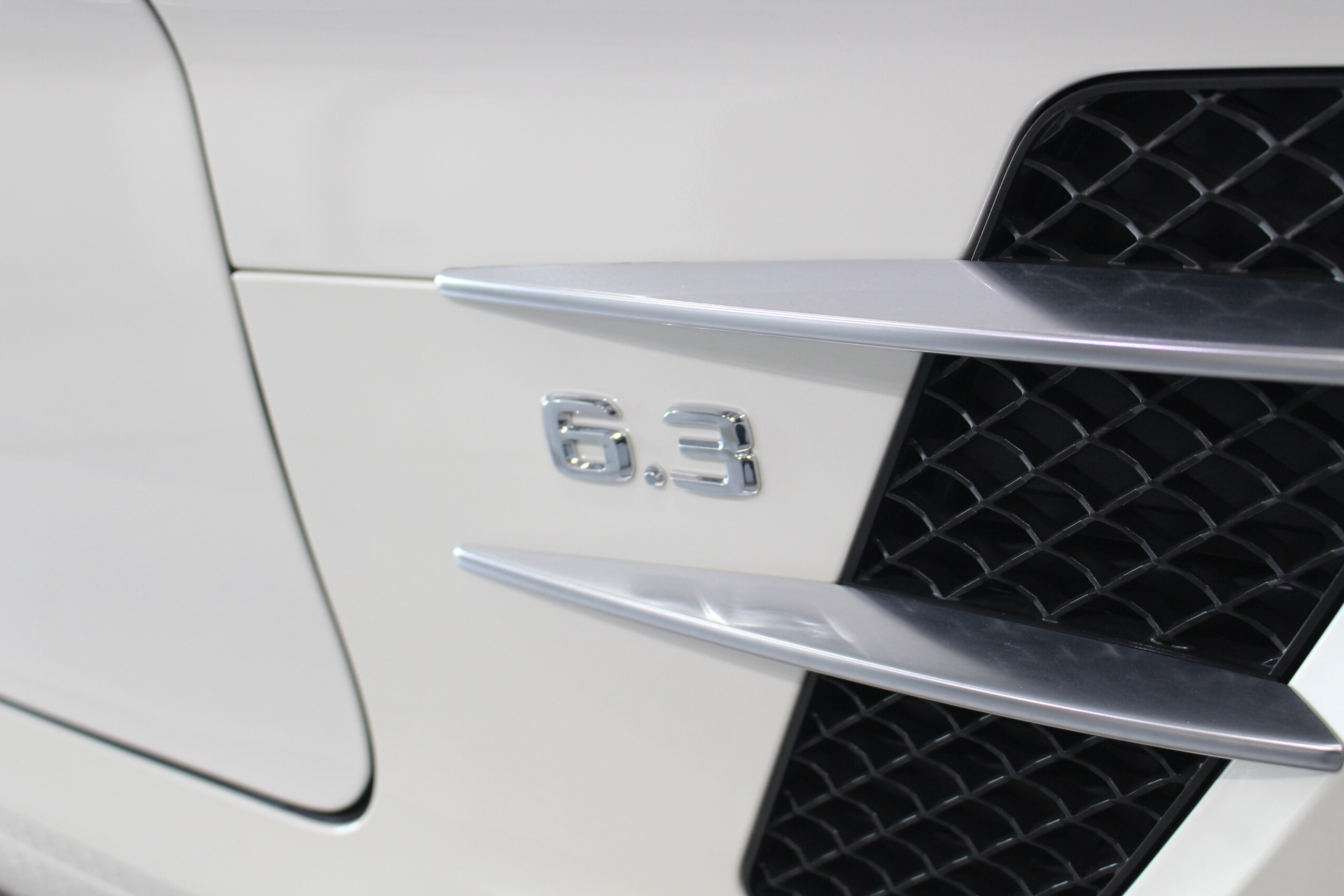 2010 Mercedes Benz SLS AMG — Photo 7 / 20