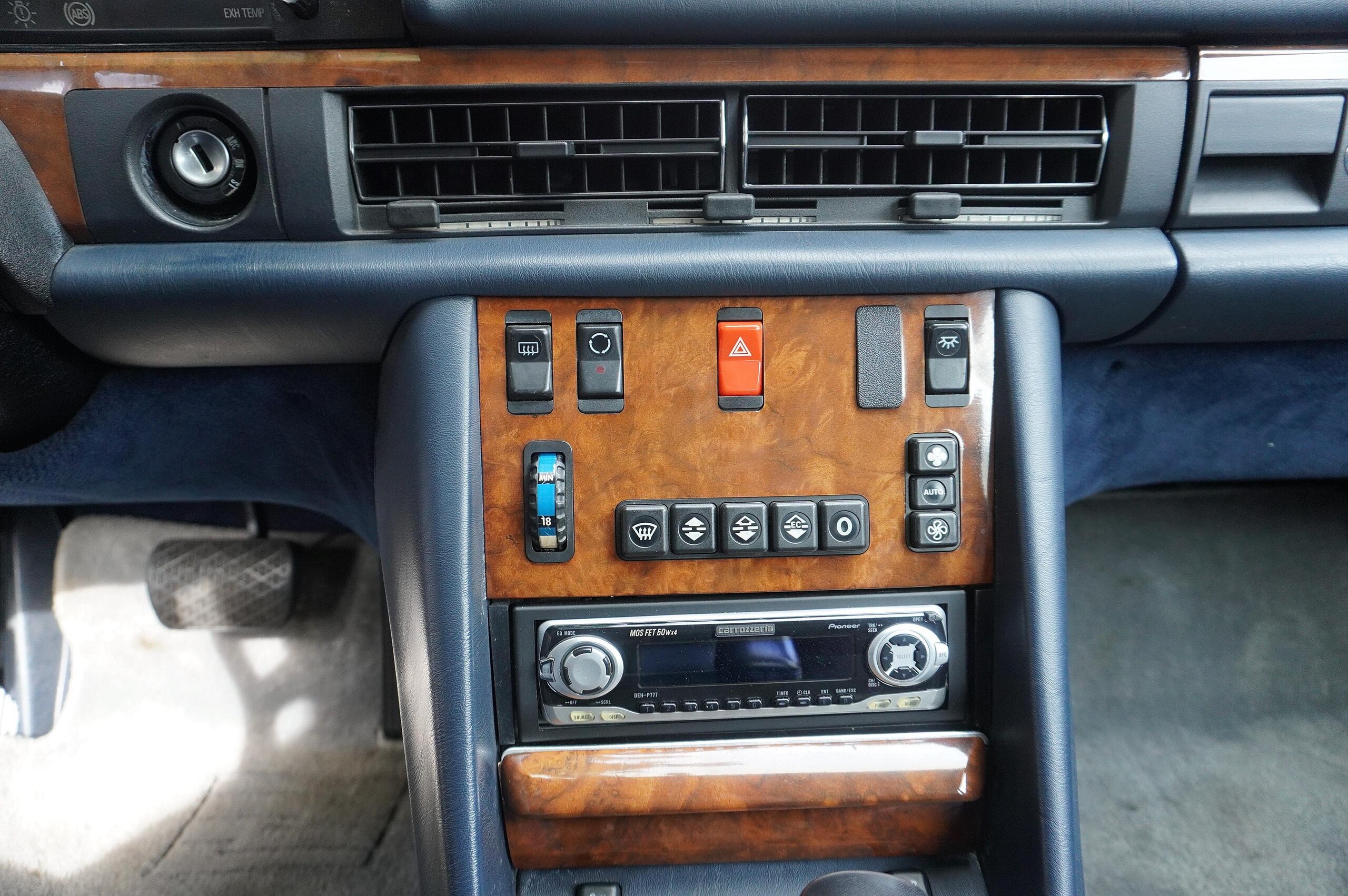 1987 Mercedes Benz 560SEL — Photo 10 / 14