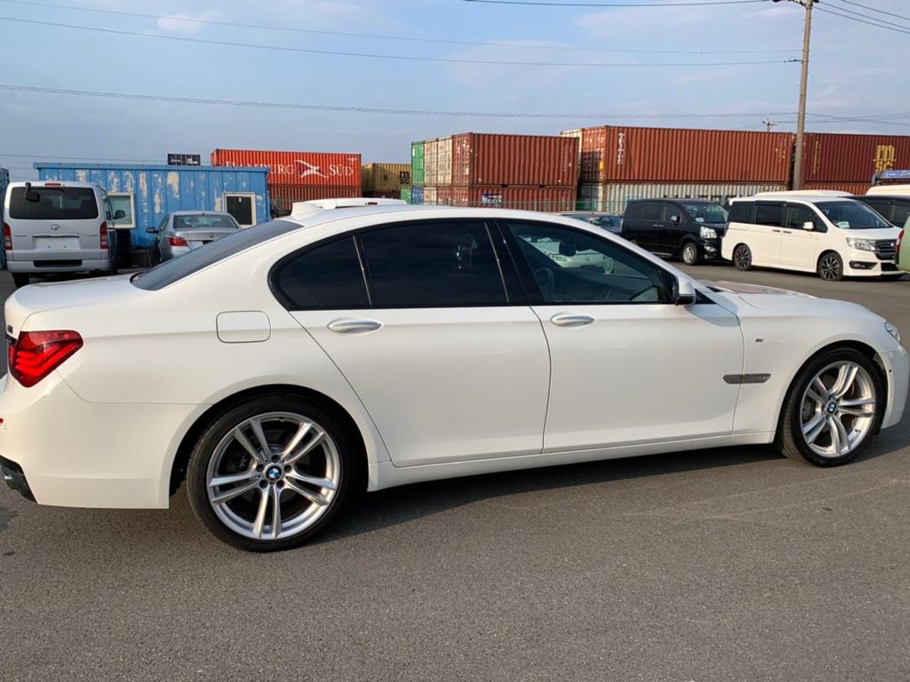 2015 BMW 740i M Sport — Photo 6 / 27