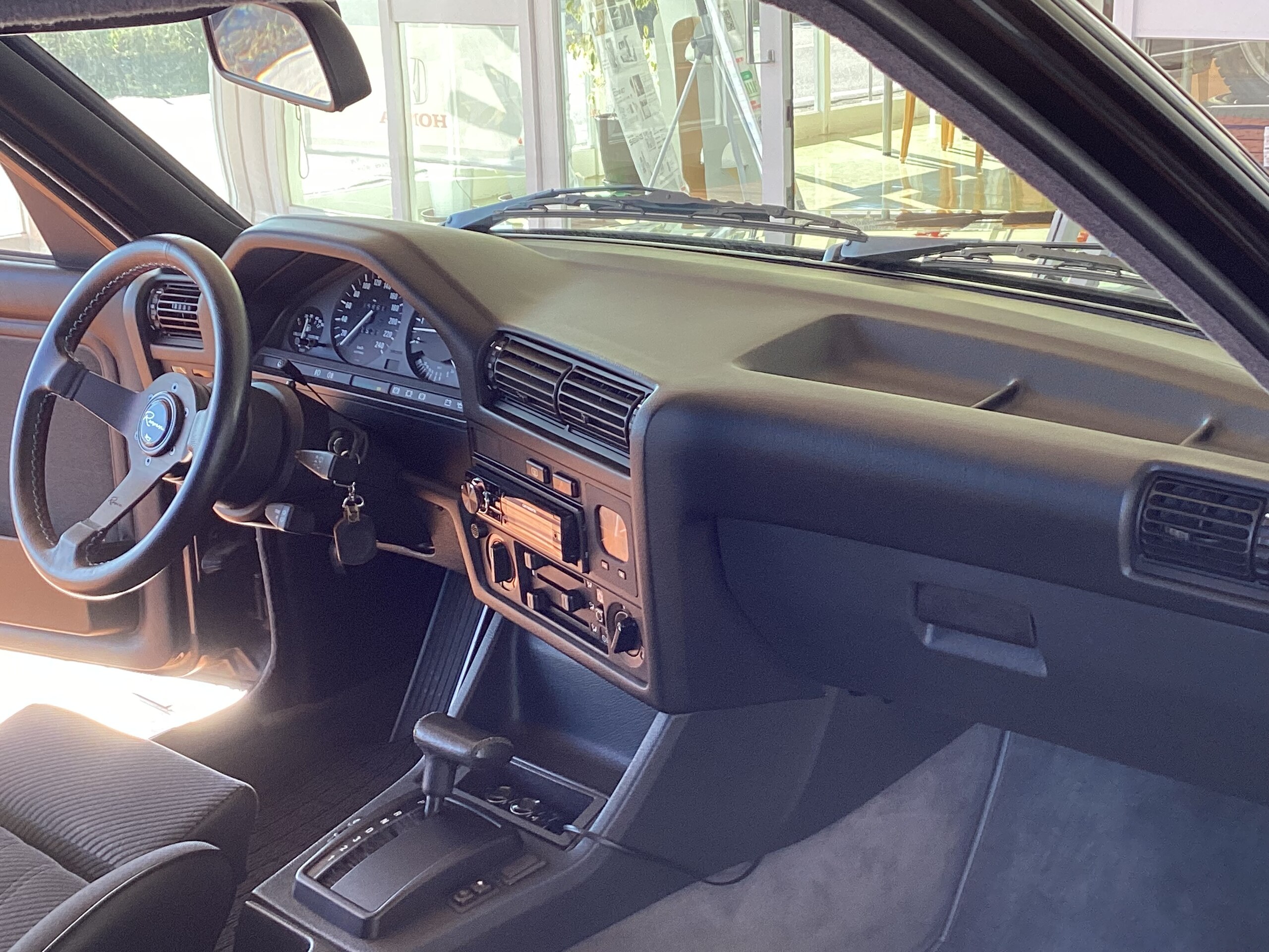 1990 BMW 325i Coupe — Photo 14 / 18
