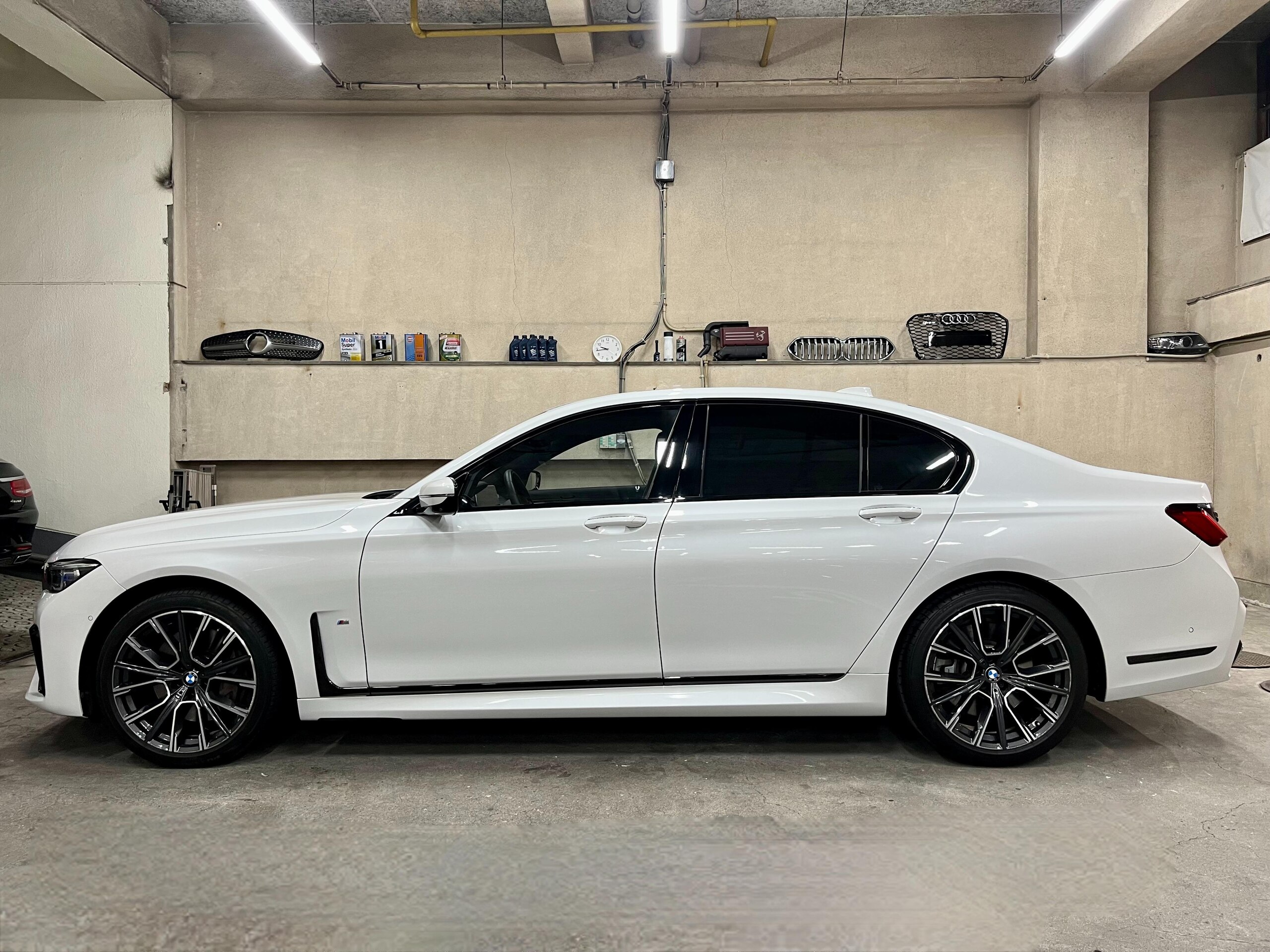 2020 BMW 750i xDrive M Sport — Photo 6 / 19