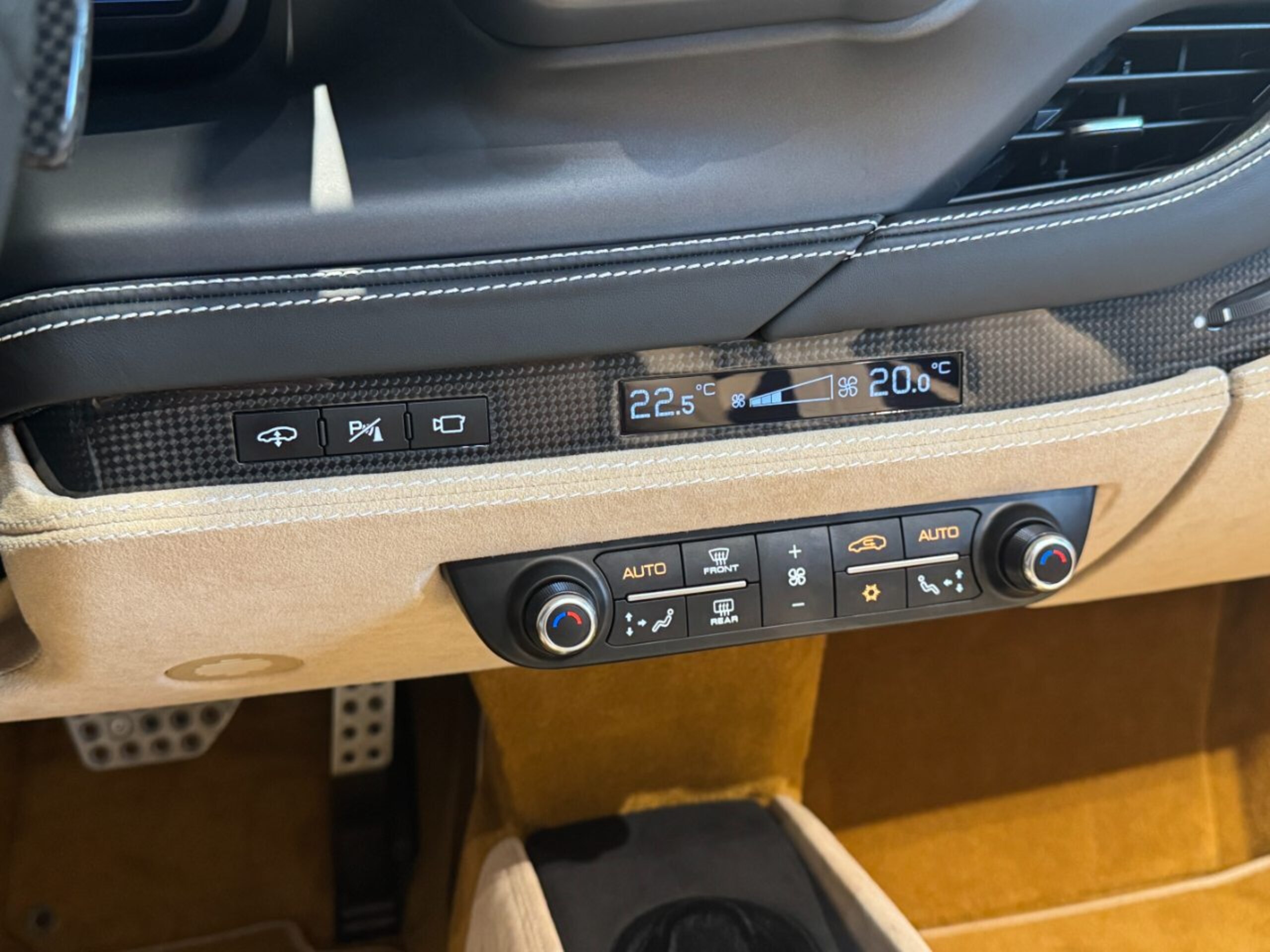 2022 Ferrari F8 Spider — Photo 9 / 72