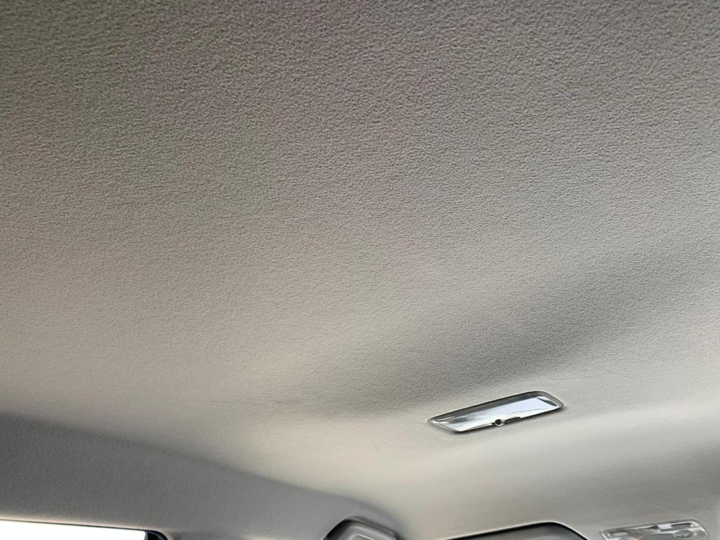 2019 Toyota Vitz — Photo 16 / 17