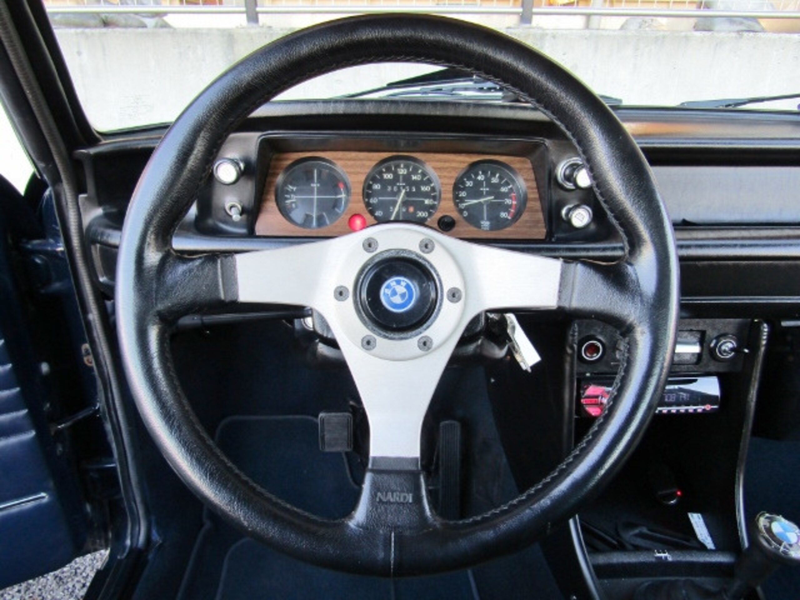 1977 BMW 2002 — Photo 10 / 15