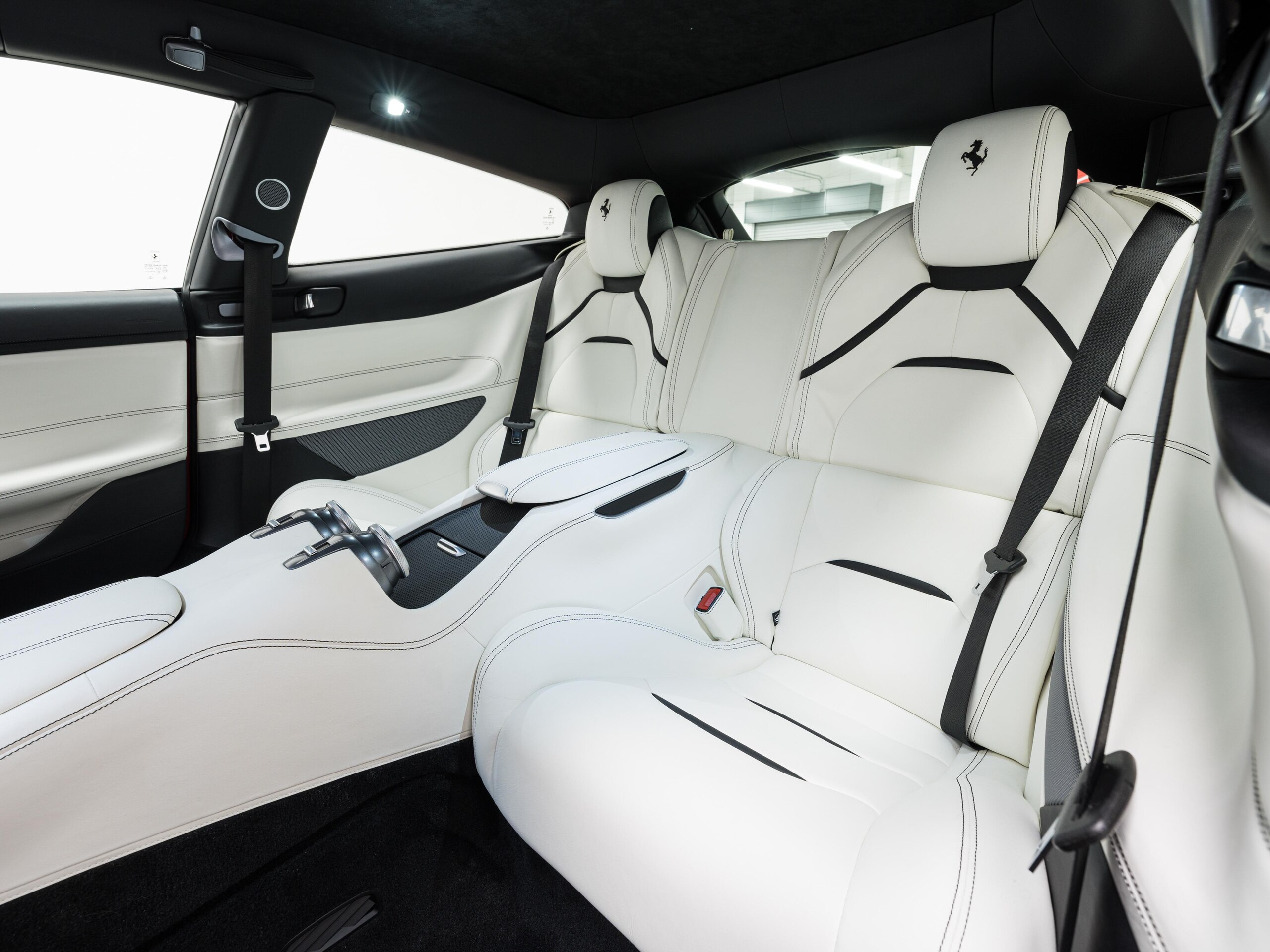 2020 Ferrari GTC4Lusso — Photo 9 / 29