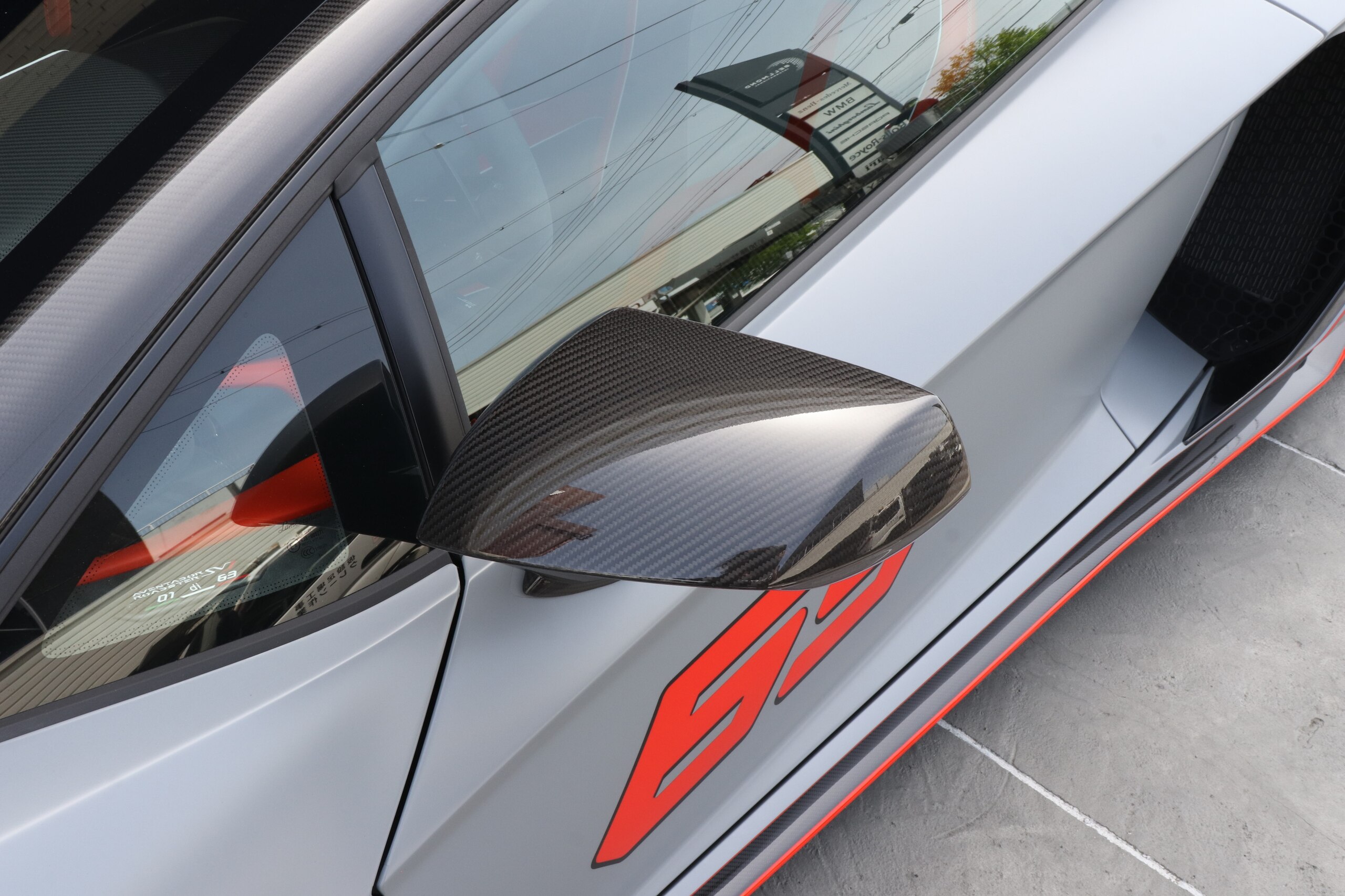 2021 Lamborghini Aventador Roadster SVJ 63 — Photo 9 / 21