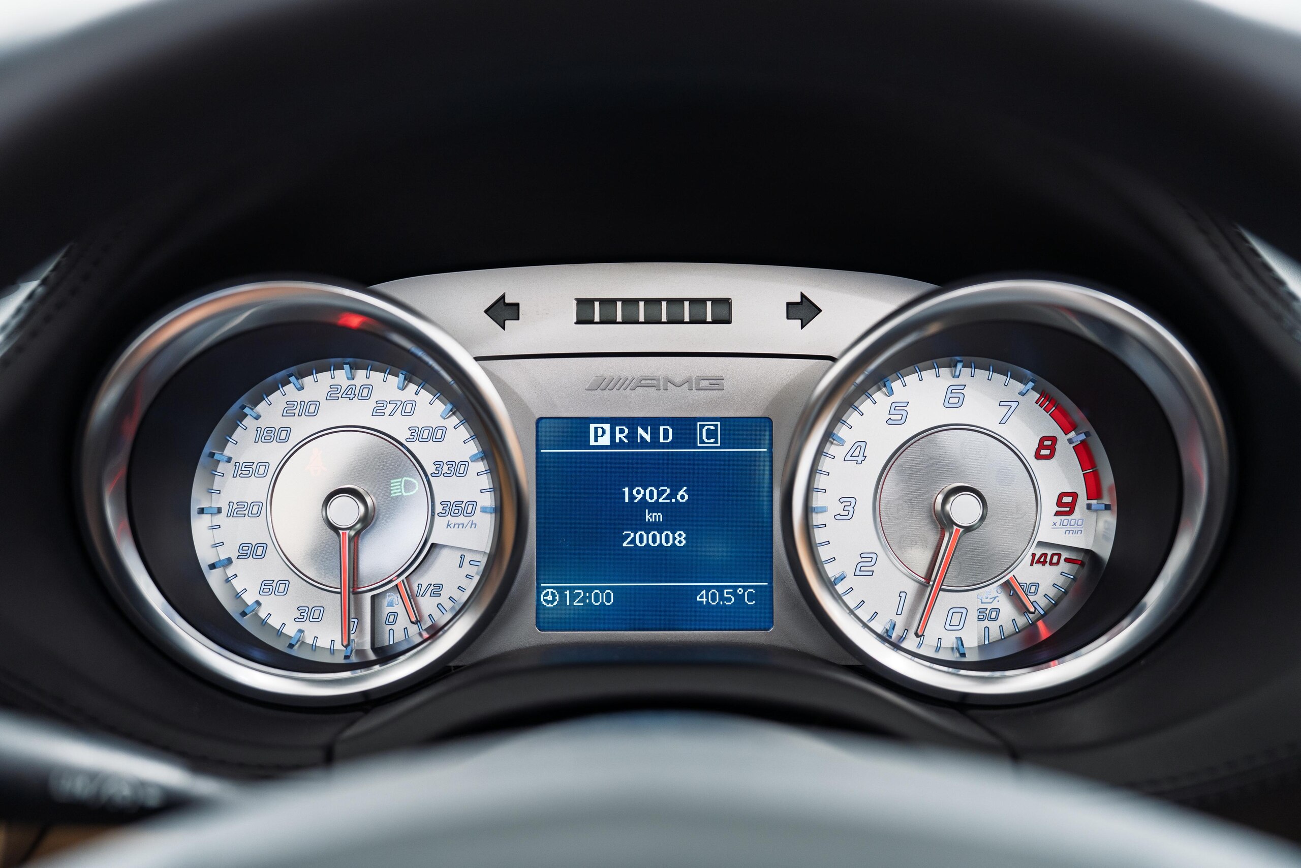 2011 Mercedes Benz SLS AMG Roadster — Photo 8 / 17