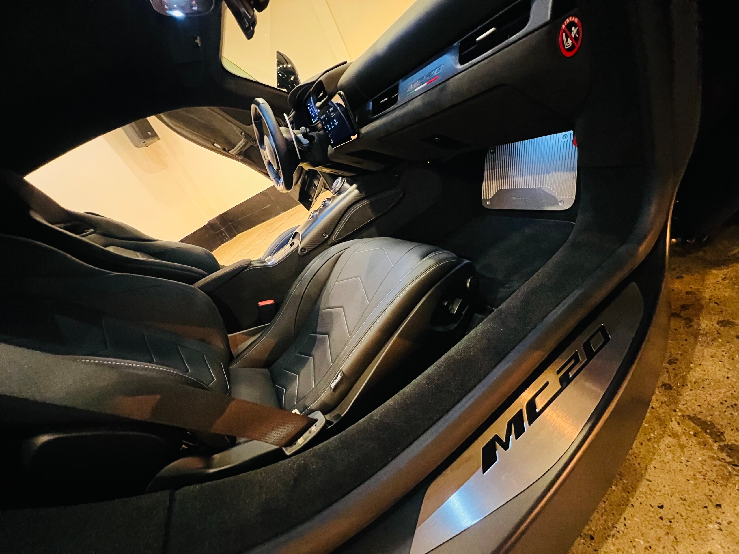 2022 Maserati MC20 — Photo 14 / 21