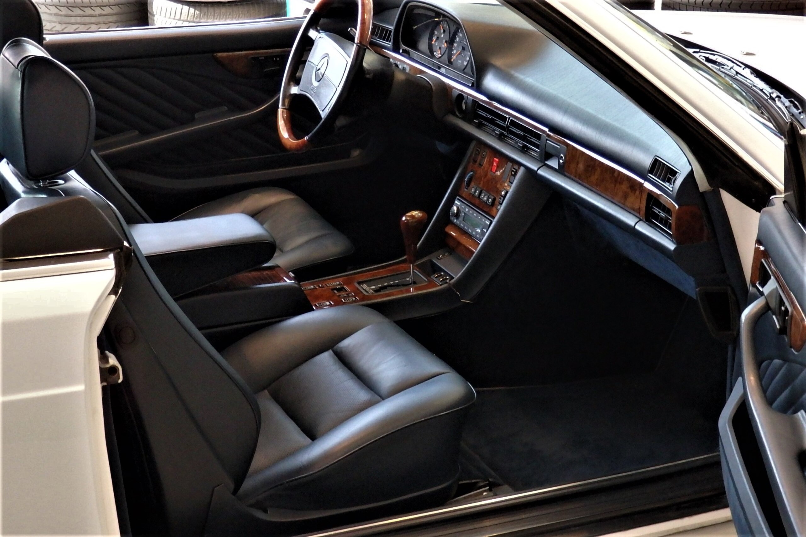 1990 Mercedes Benz 560SEC — Photo 16 / 22