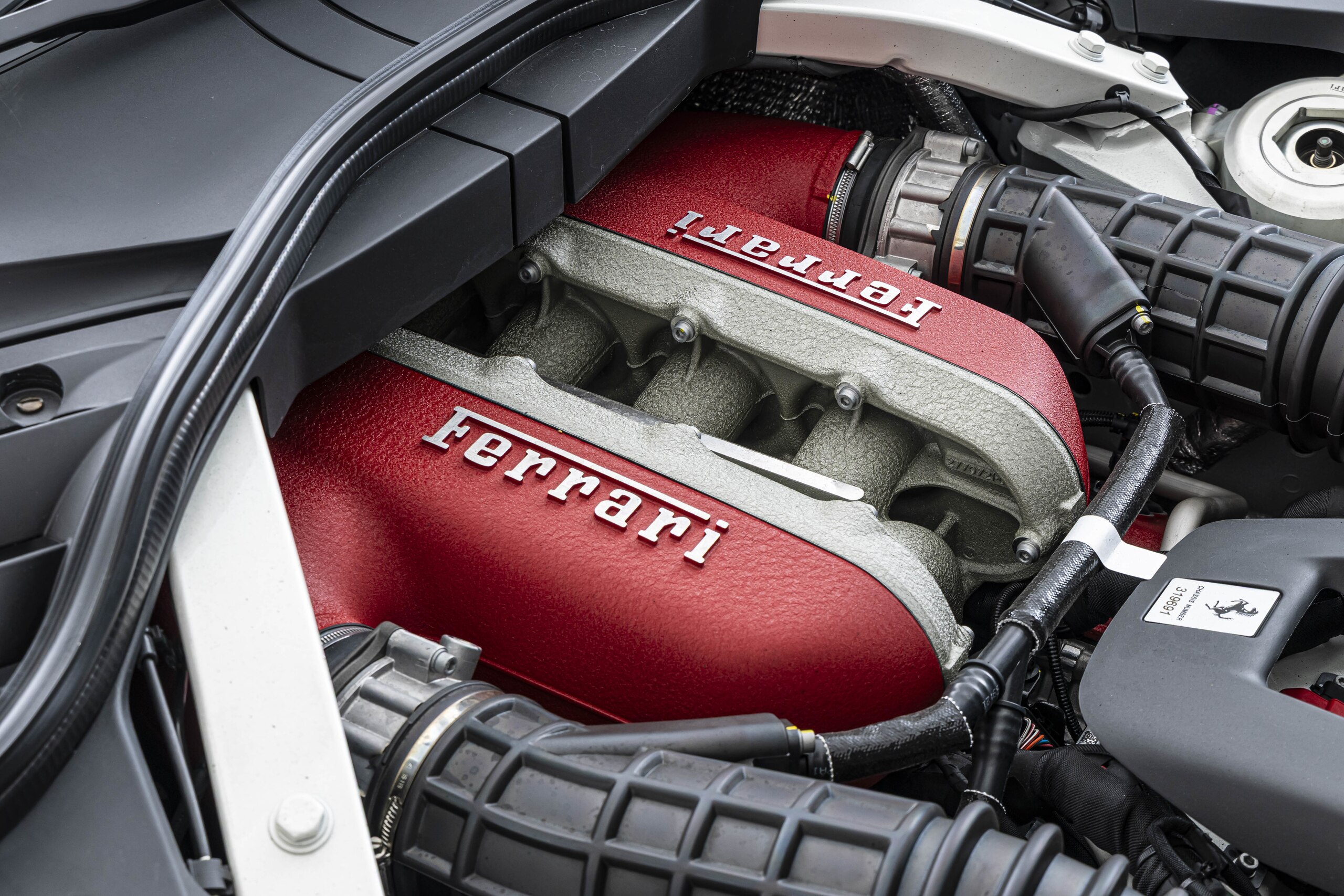 2025 Ferrari Purosangue — Photo 30 / 32