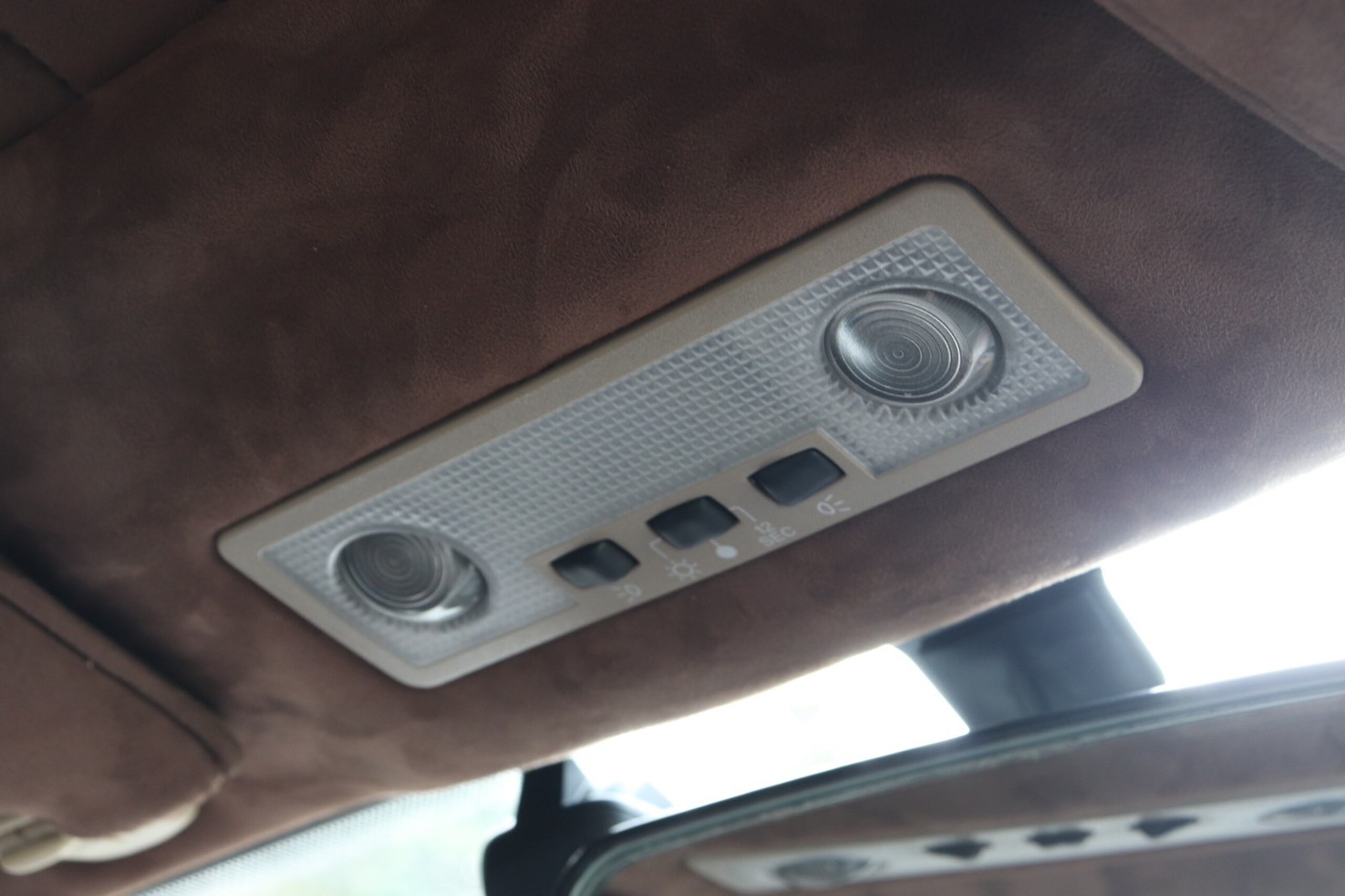 2004 Aston Martin DB7 Zagato — Photo 12 / 27
