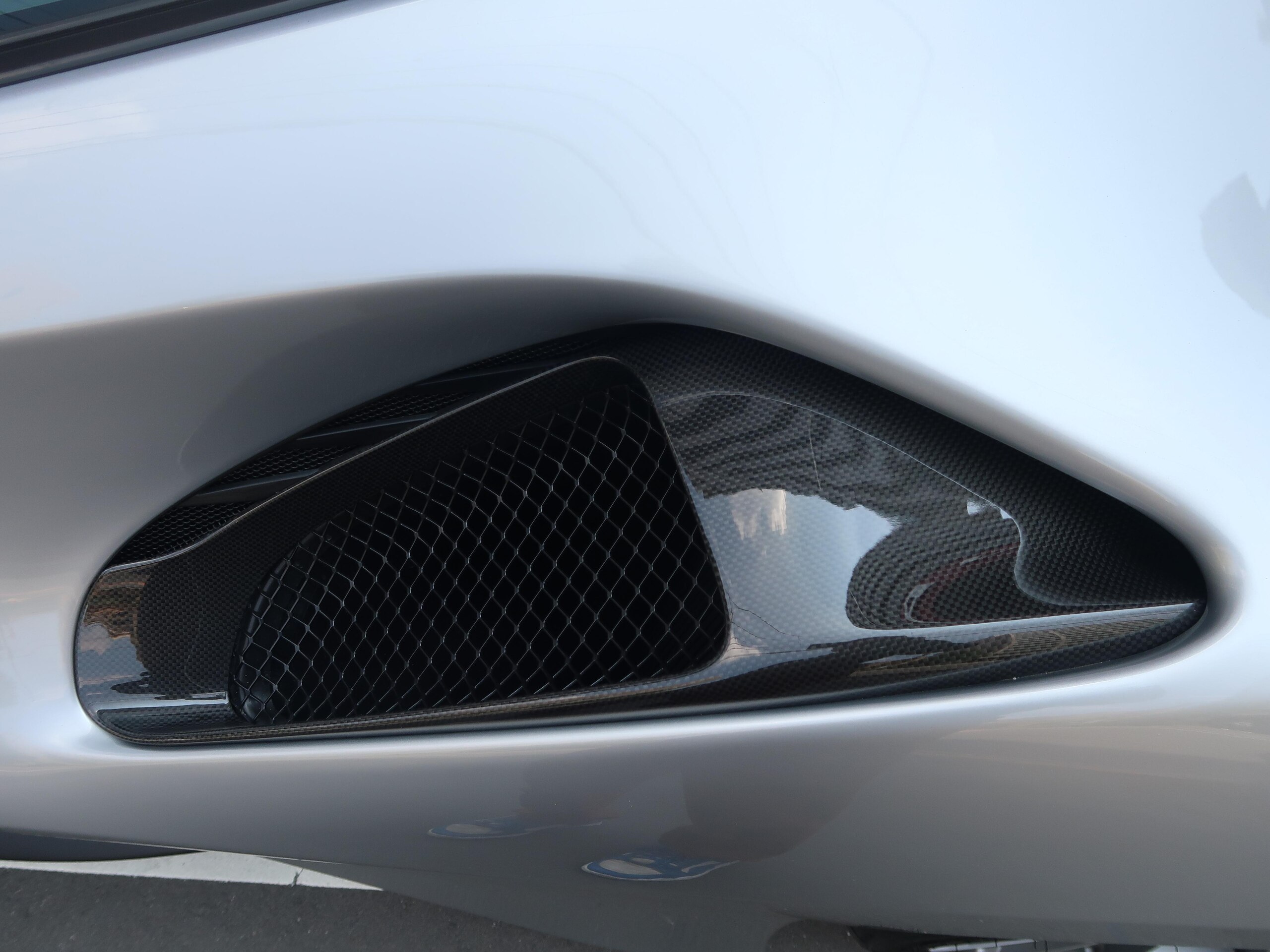 2020 Ferrari 488 Pista — Photo 24 / 53