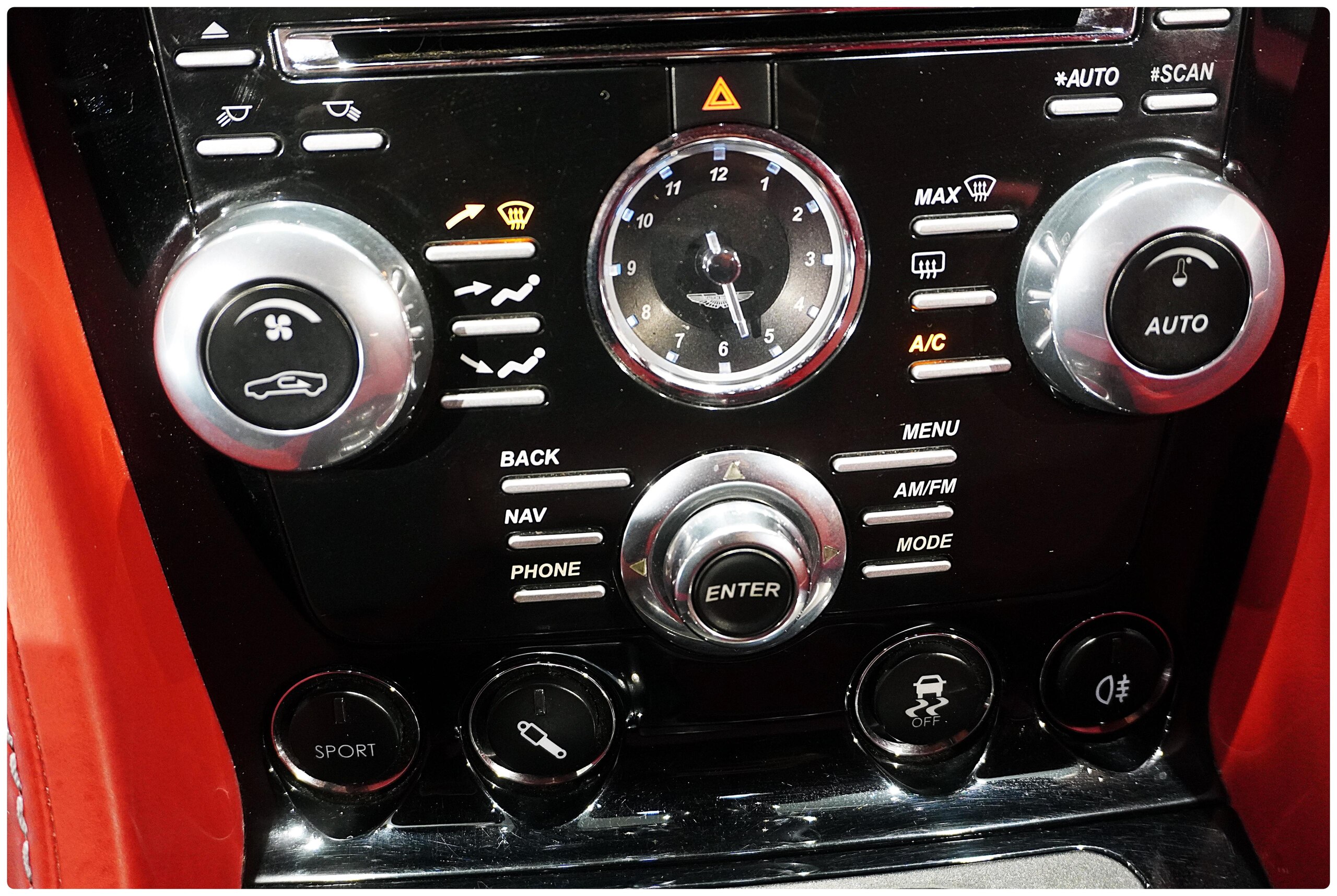 2013 Aston Martin Rapide — Photo 11 / 22